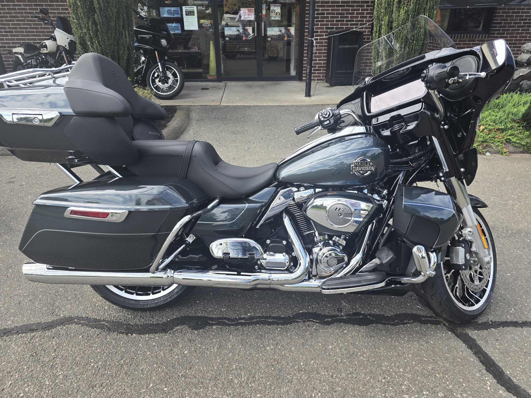 2026 Harley-Davidson Street Glide® Limited 1