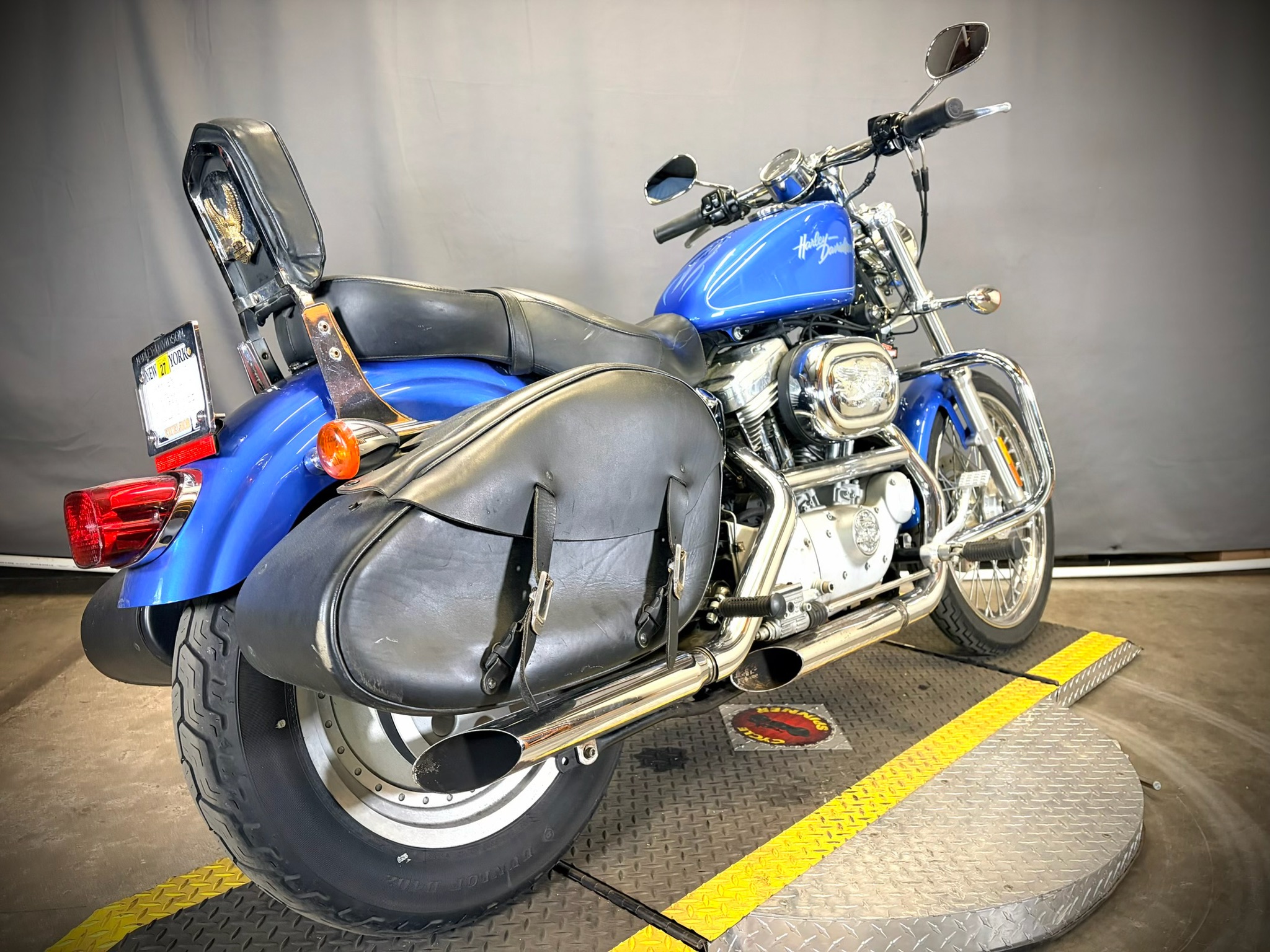 2002 Harley-Davidson XL 883C Sportster® Custom 3