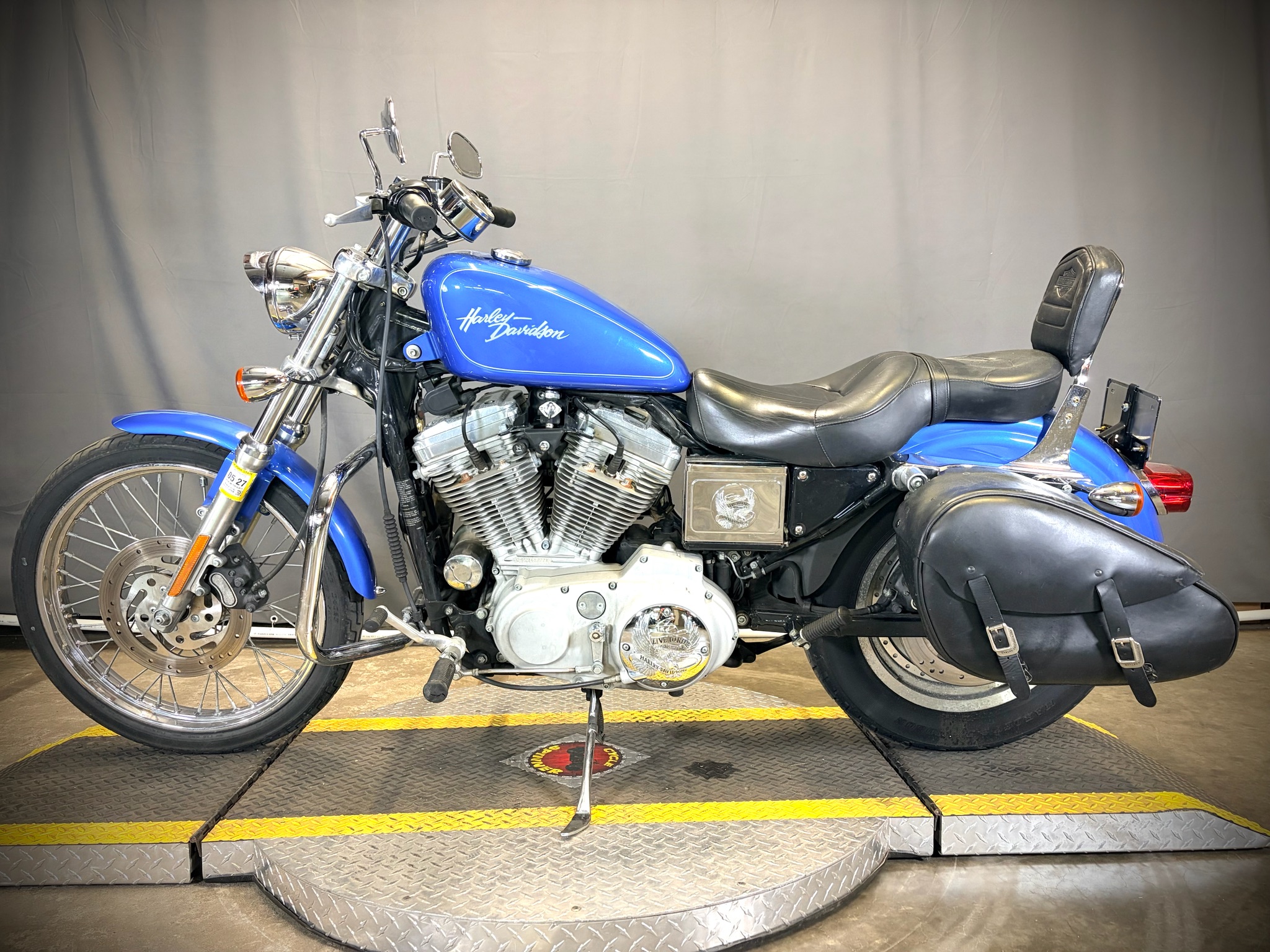 2002 Harley-Davidson XL 883C Sportster® Custom 5