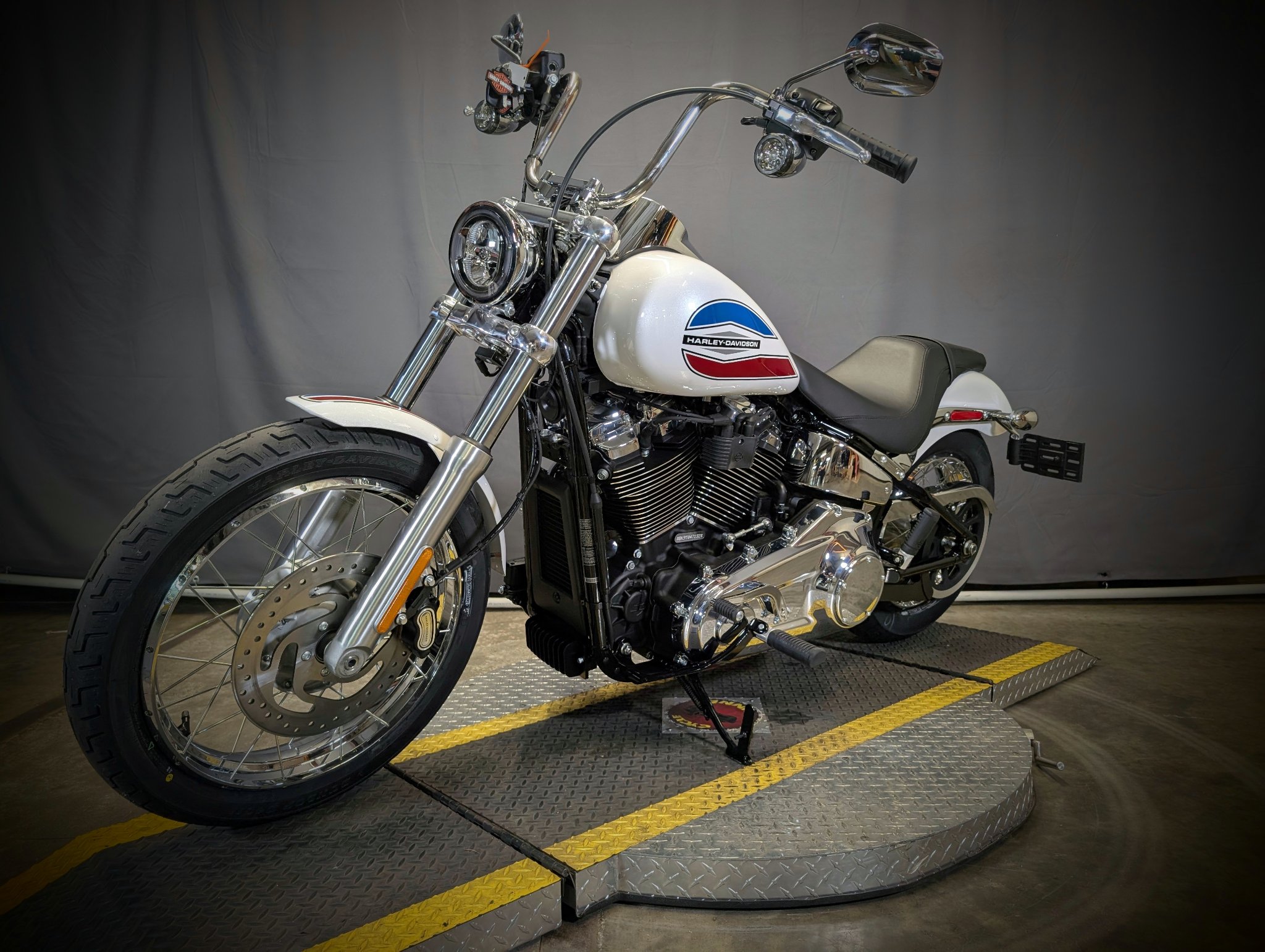 2026 Harley-Davidson Super Glide® 6