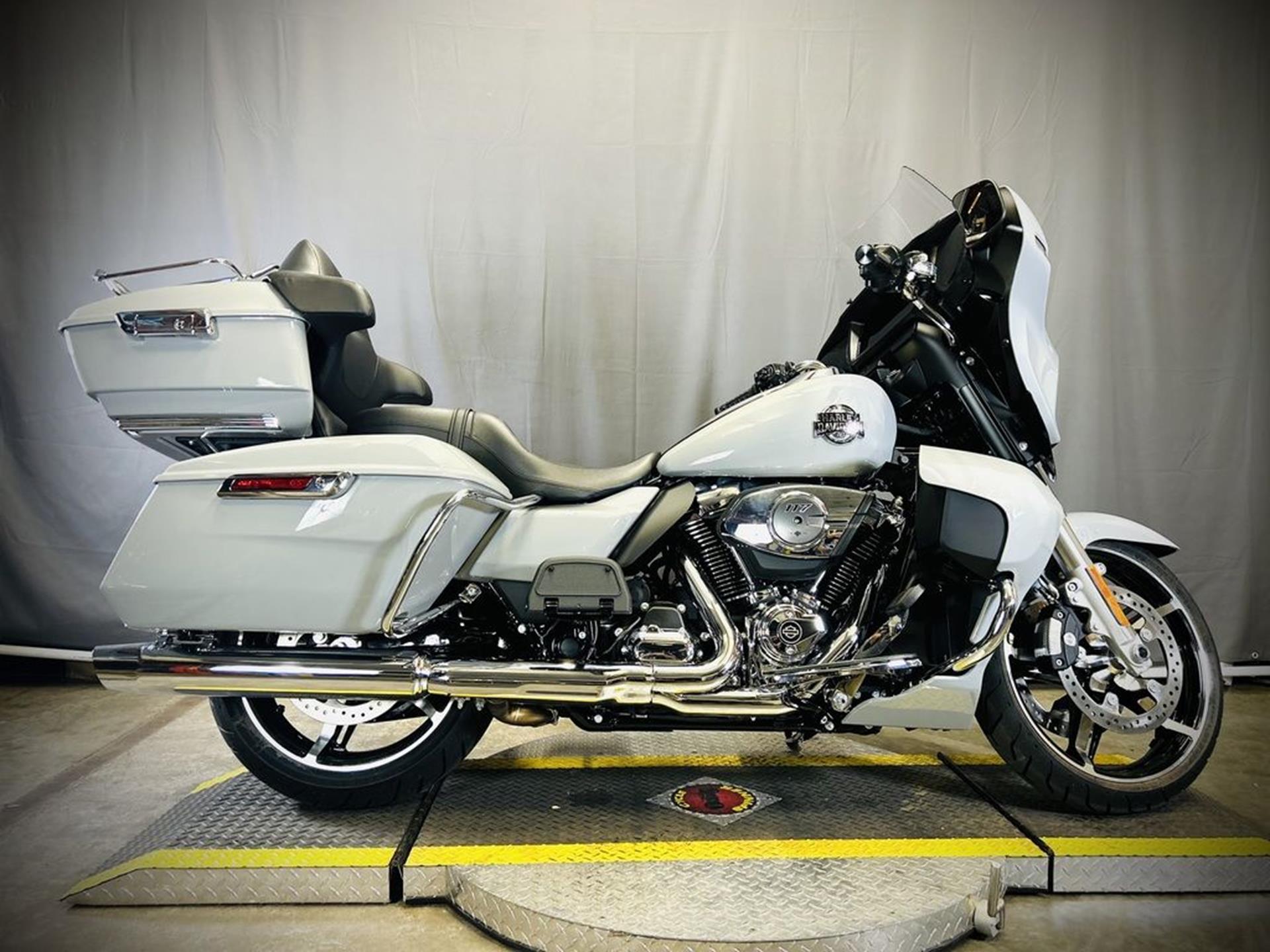 2025 Harley-Davidson Street Glide® Ultra 2