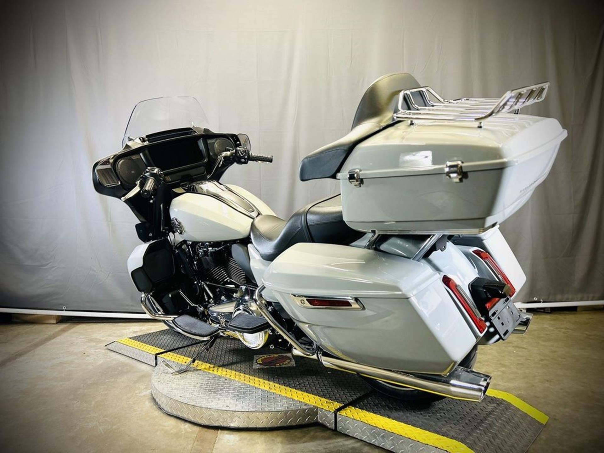 2025 Harley-Davidson Street Glide® Ultra 4