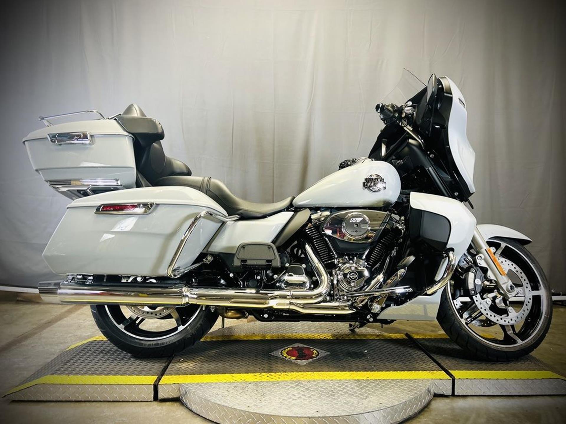2025 Harley-Davidson Street Glide® Ultra 2