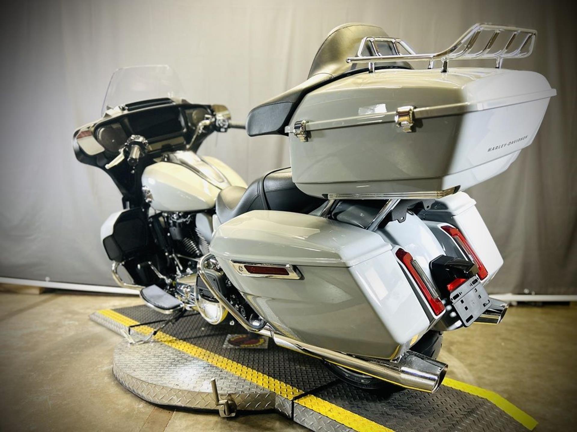 2025 Harley-Davidson Street Glide® Ultra 4