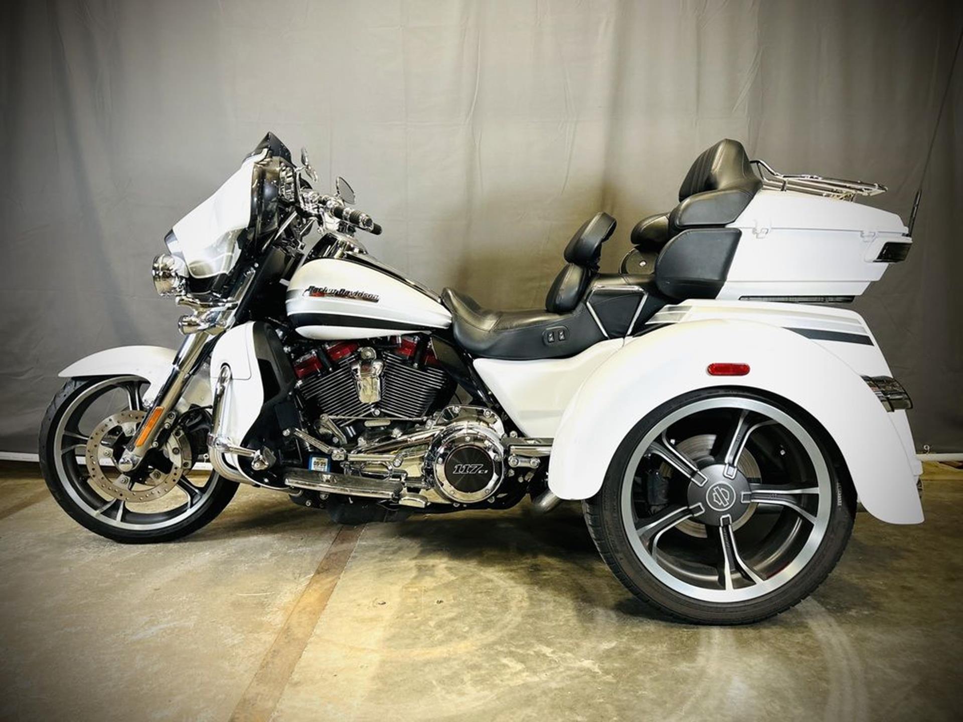 2020 Harley-Davidson CVO Tri Glide® 2