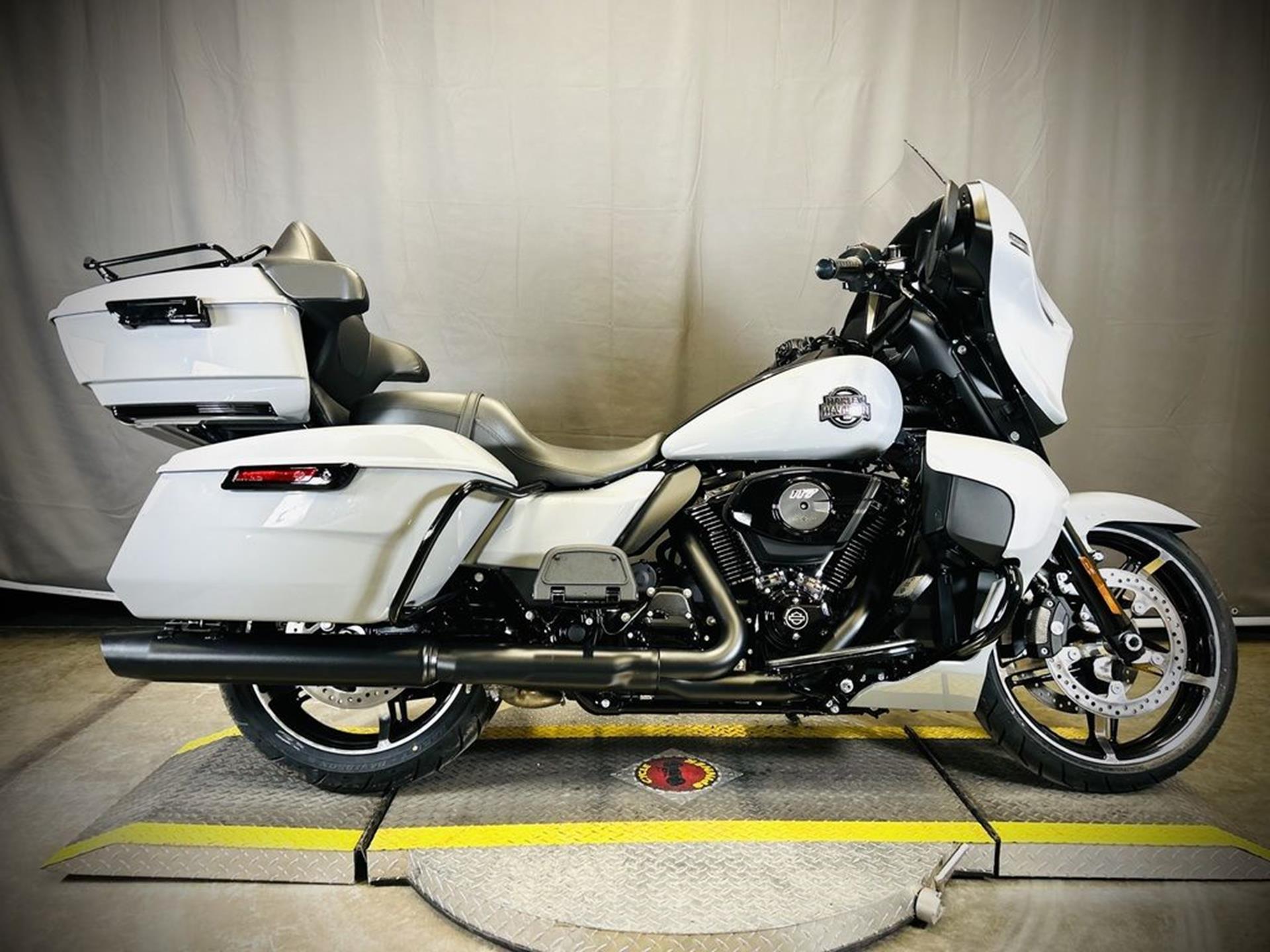 2025 Harley-Davidson Street Glide® Ultra 2