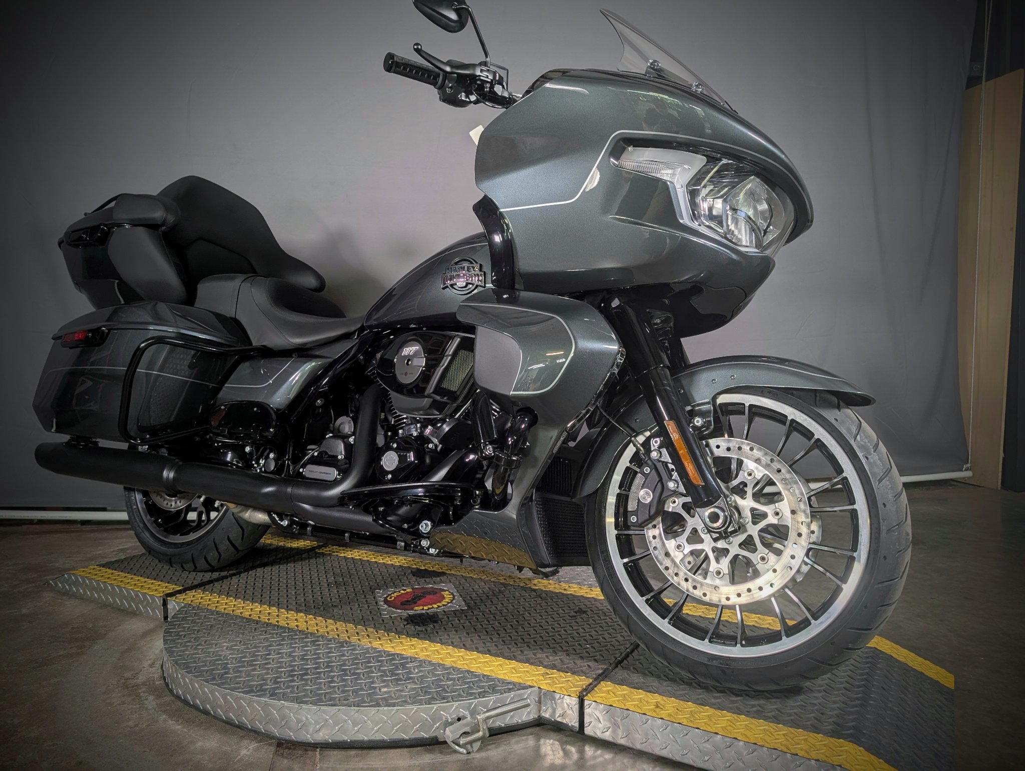 2026 Harley-Davidson Road Glide® Limited 1