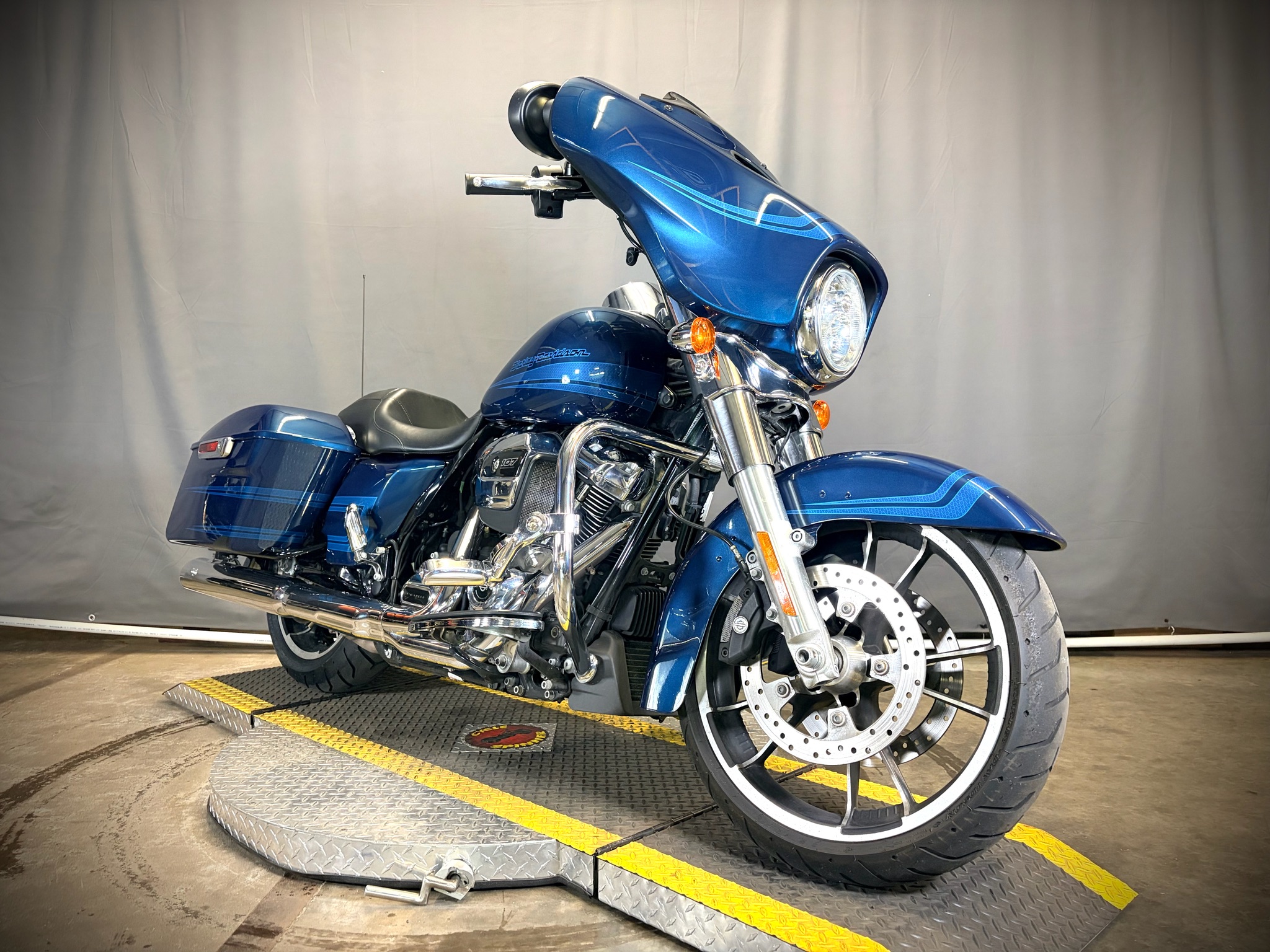 2020 Harley-Davidson Street Glide® 1