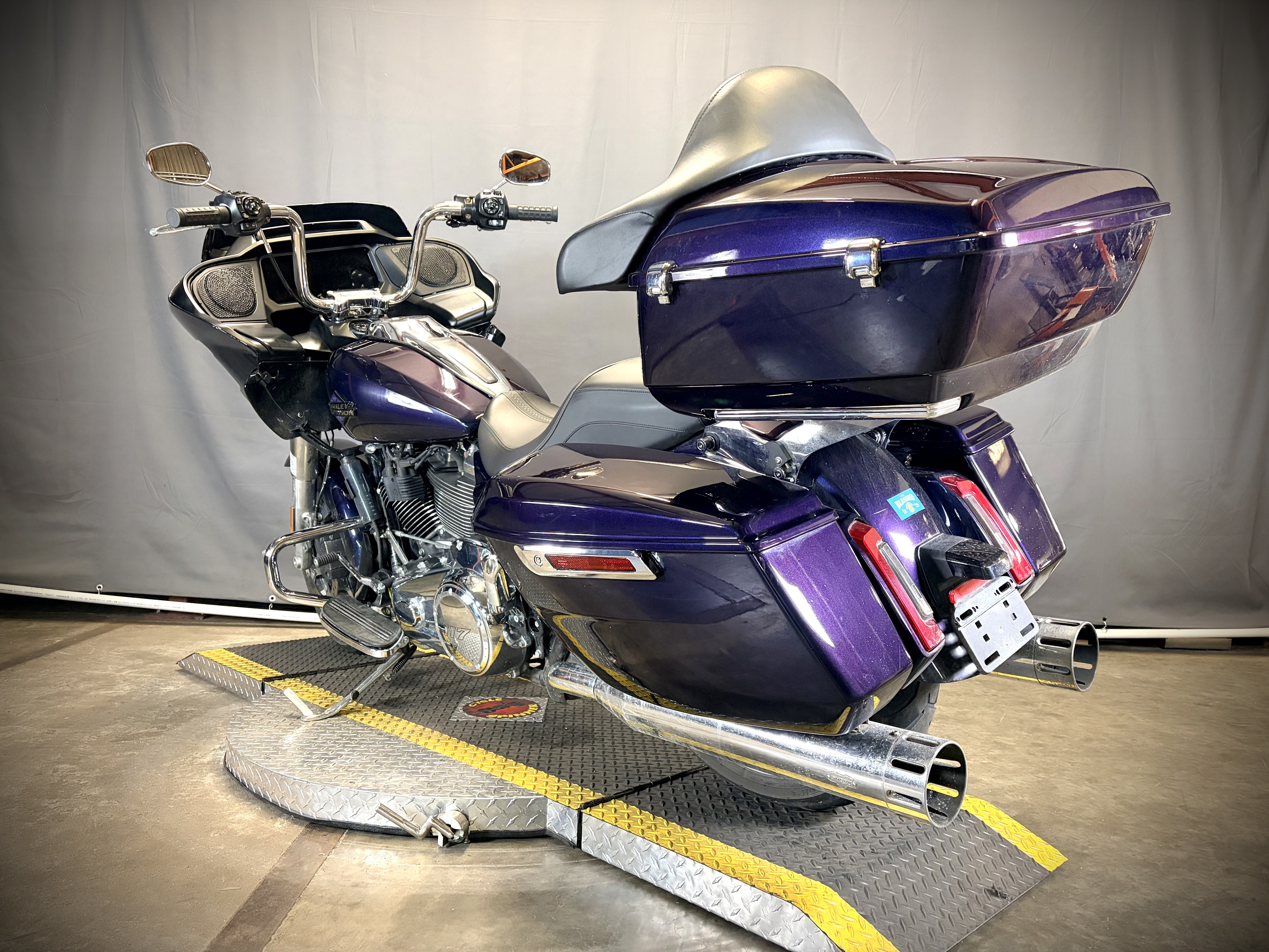 2025 Harley-Davidson Road Glide® 4