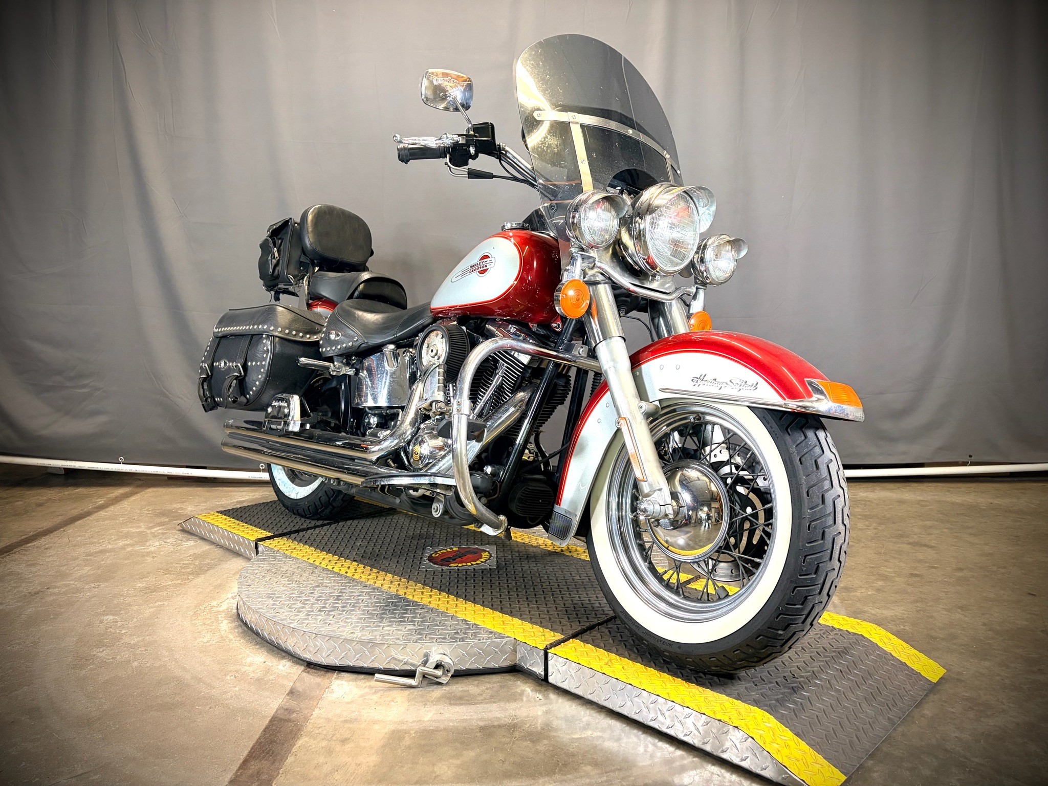 2004 Harley-Davidson FLSTC/FLSTCI Heritage Softail® Classic 1