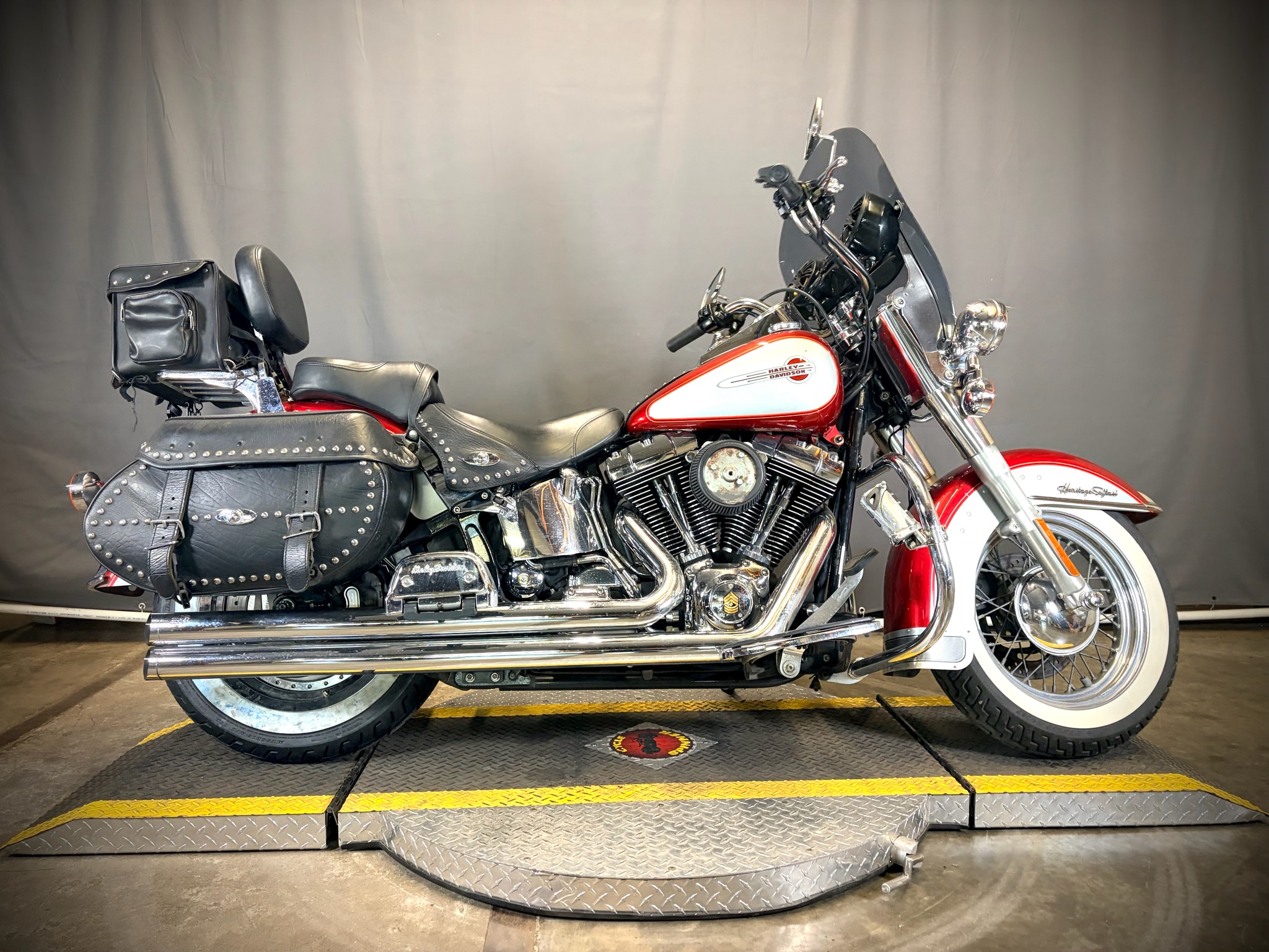 2004 Harley-Davidson FLSTC/FLSTCI Heritage Softail® Classic 2