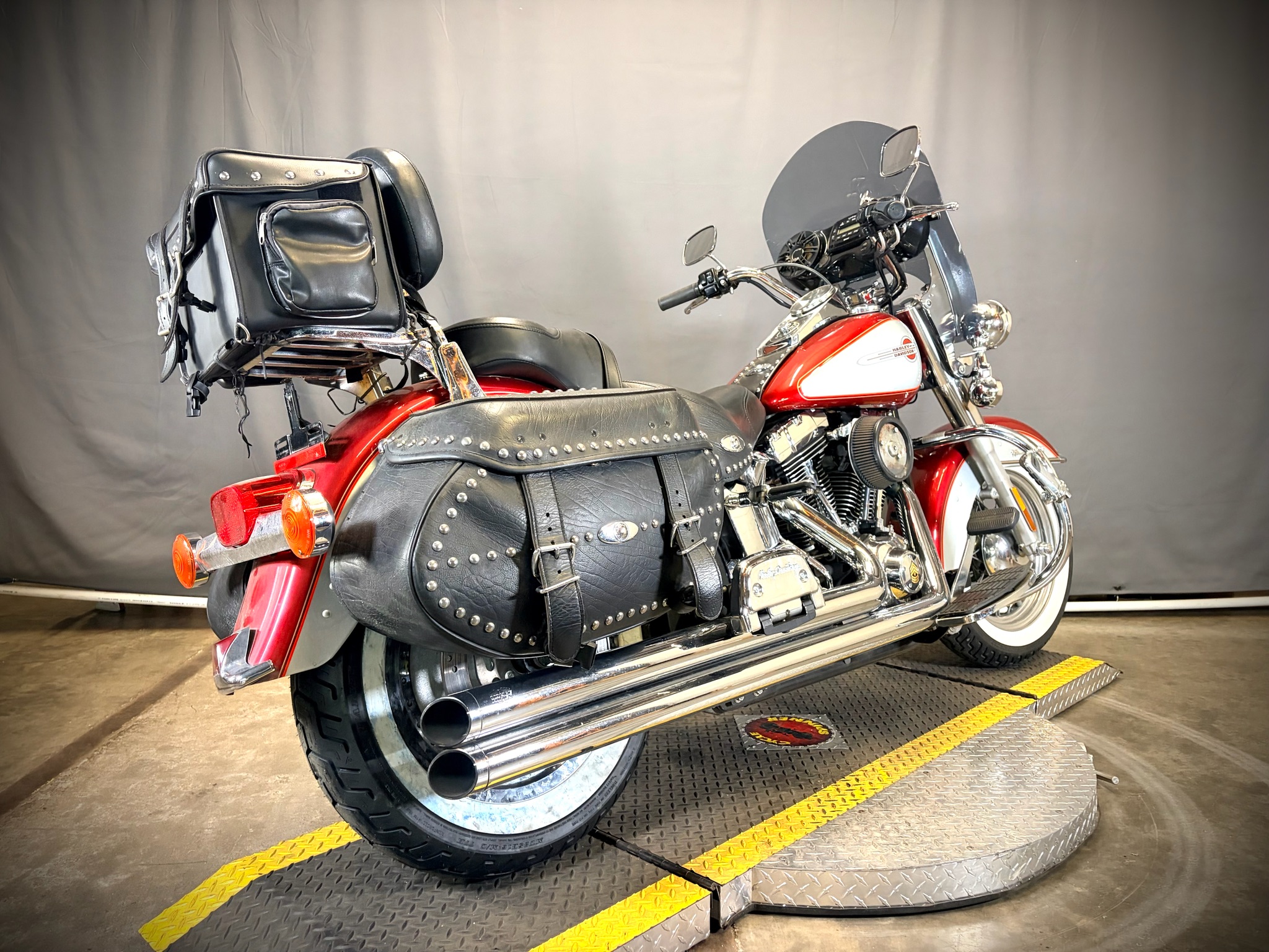 2004 Harley-Davidson FLSTC/FLSTCI Heritage Softail® Classic 3