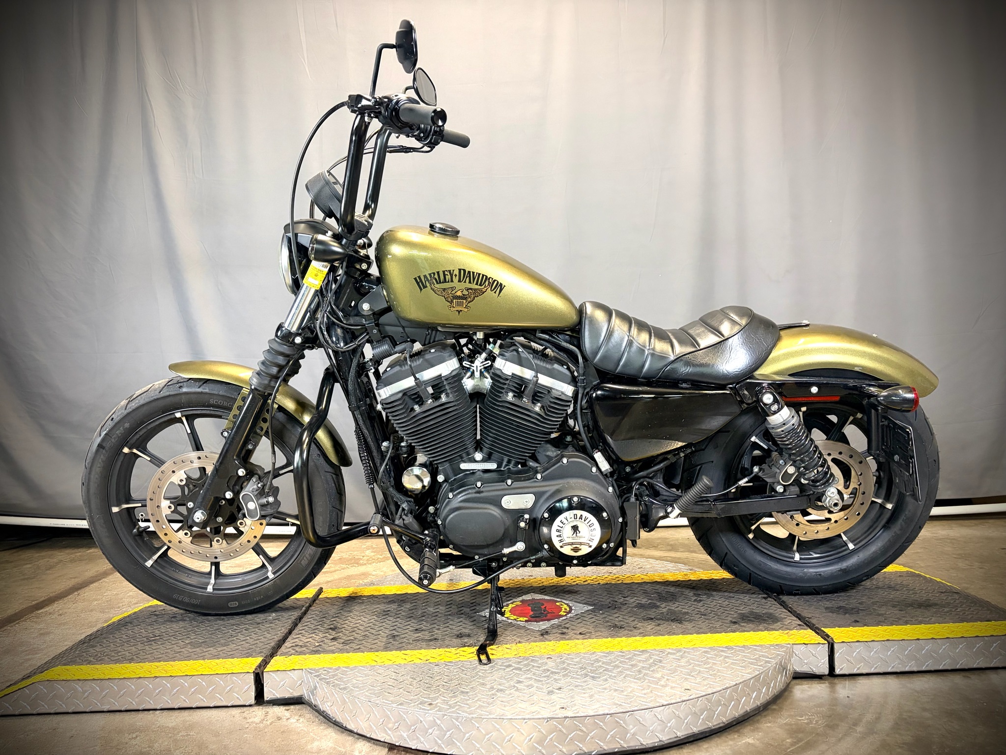 2016 Harley-Davidson Iron 883 5