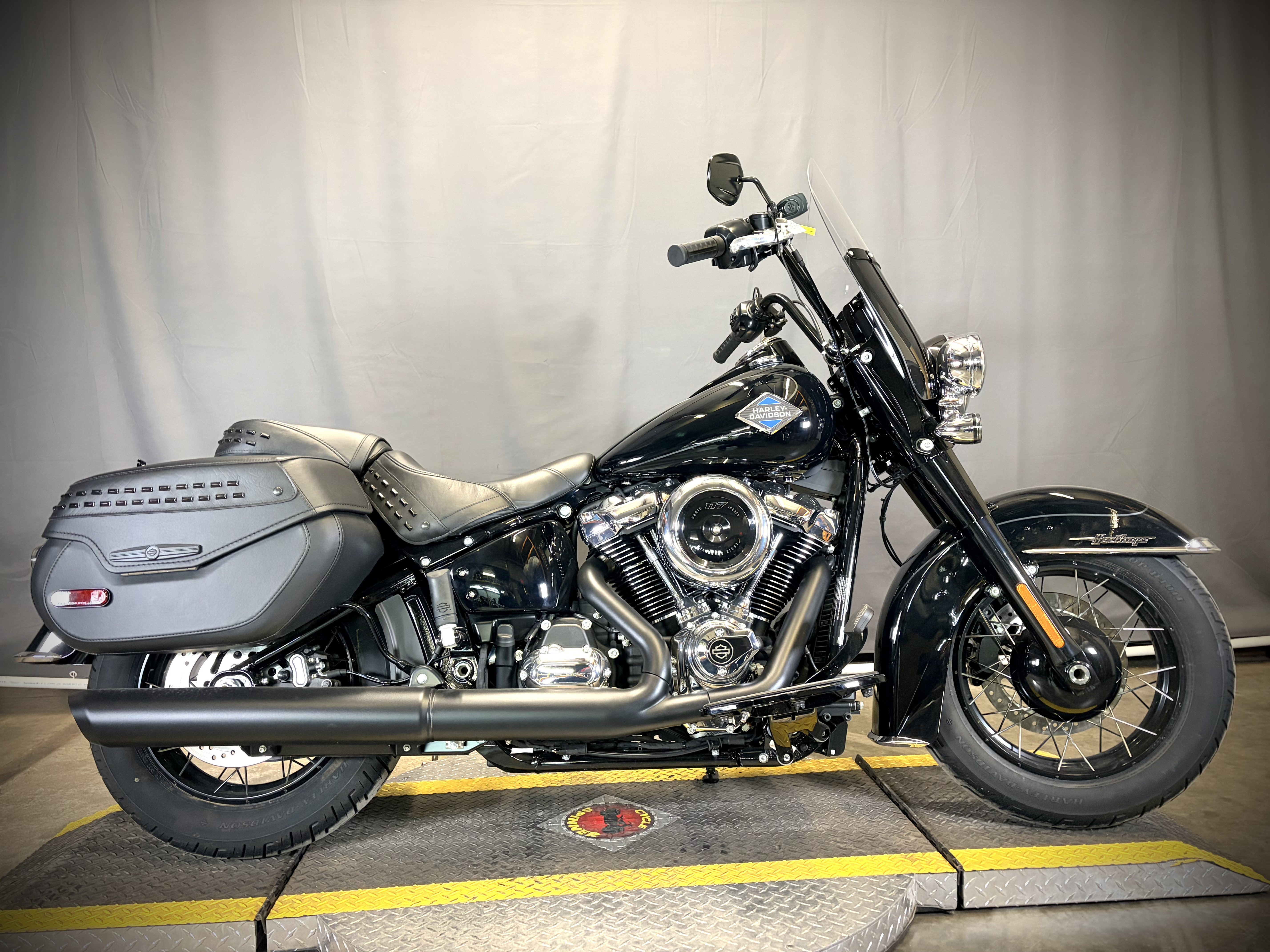 New 2025 Harley-Davidson Heritage Classic Motorcycle - Specs