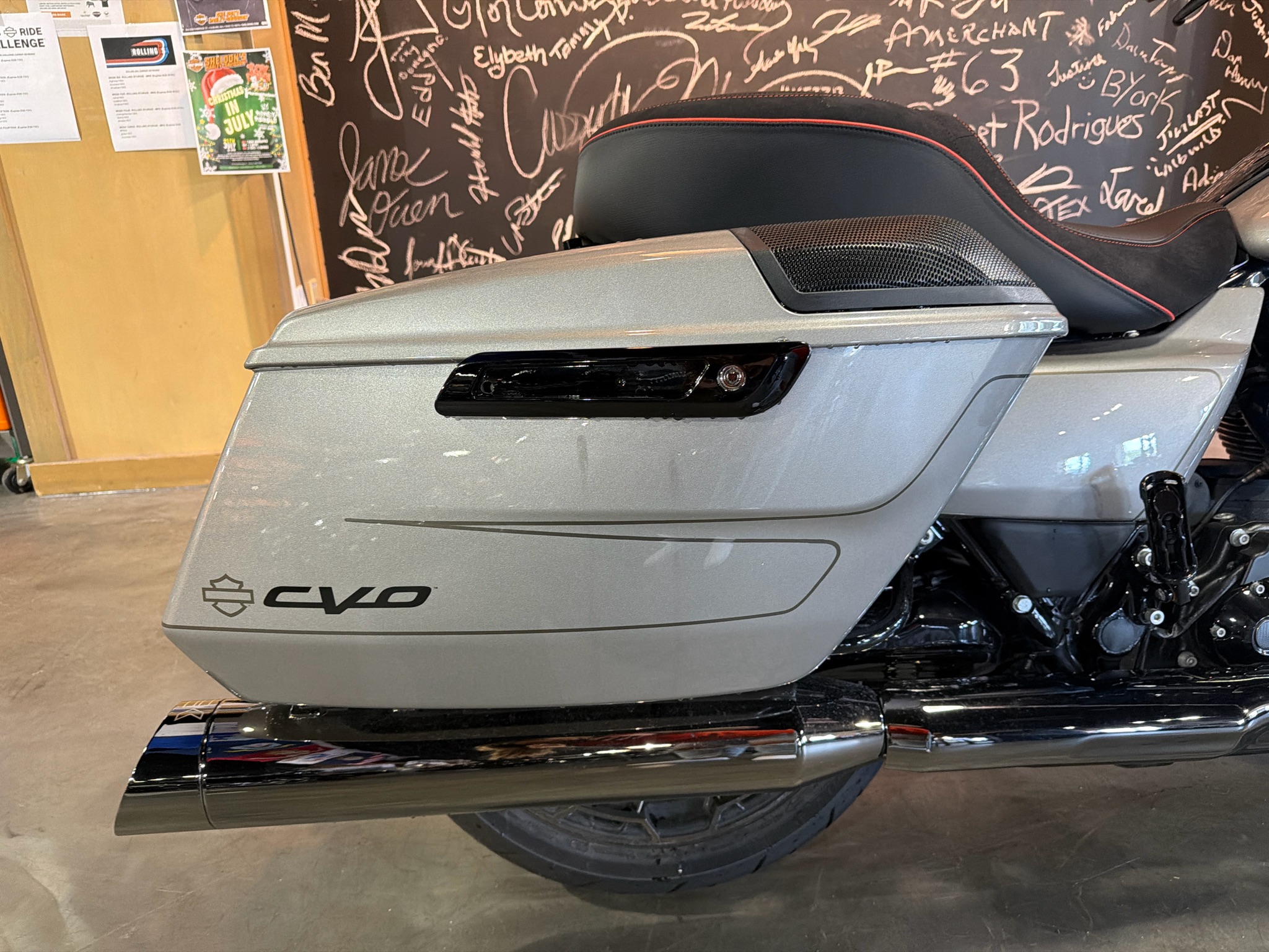 2023 Harley-Davidson CVO Road Glide® 5