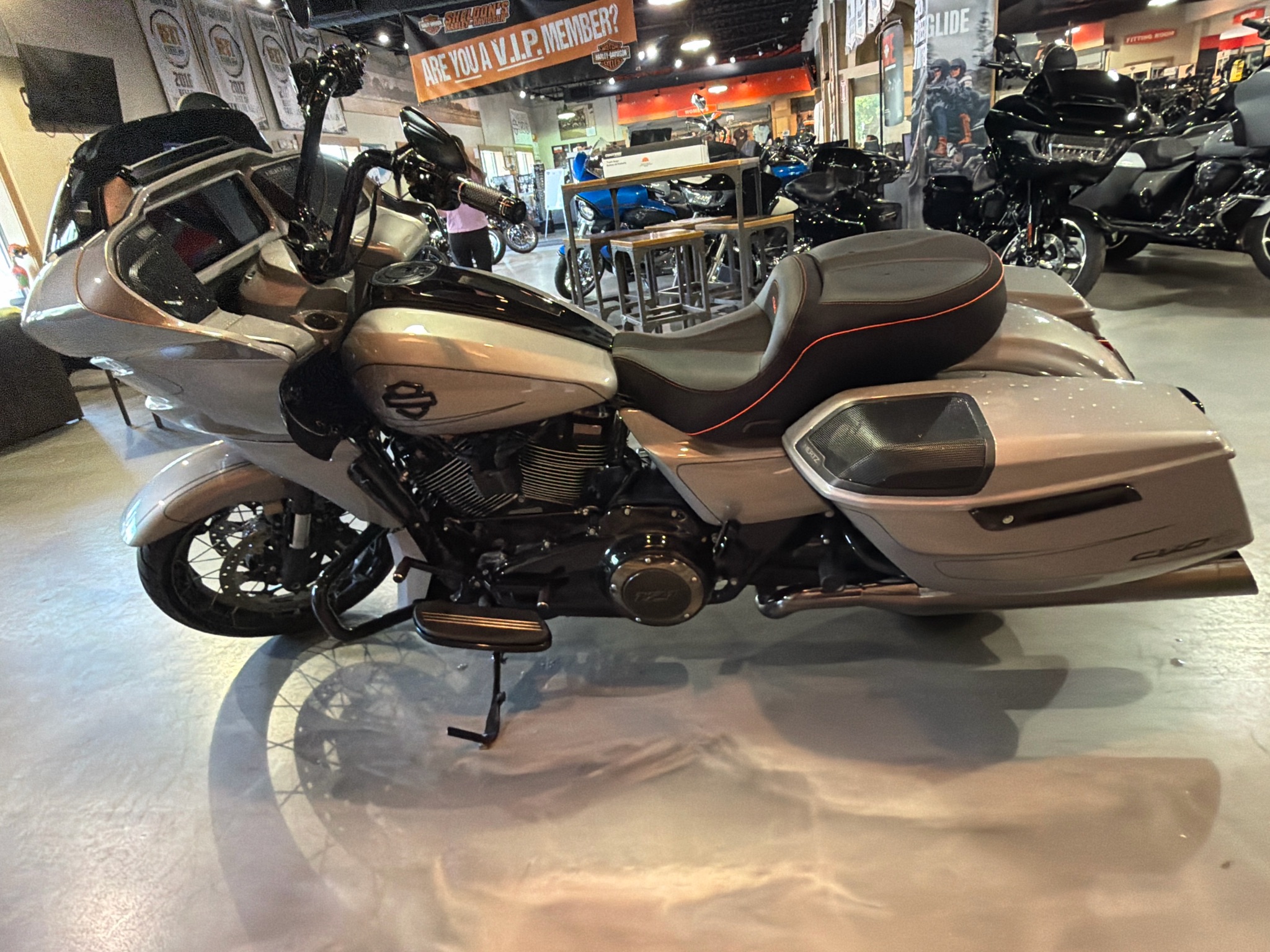 2023 Harley-Davidson CVO Road Glide® 6