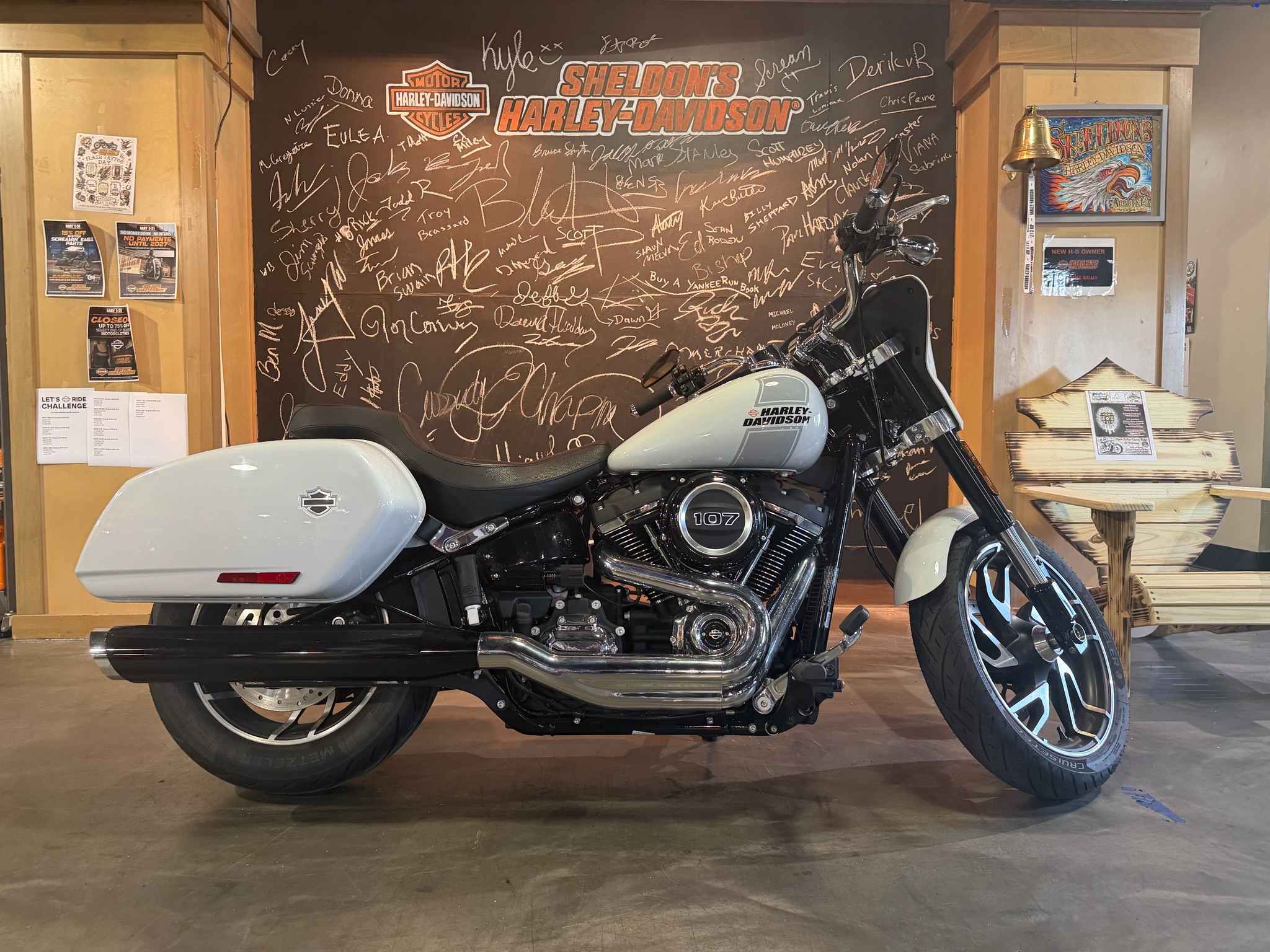 2021 Harley-Davidson Sport Glide® 1