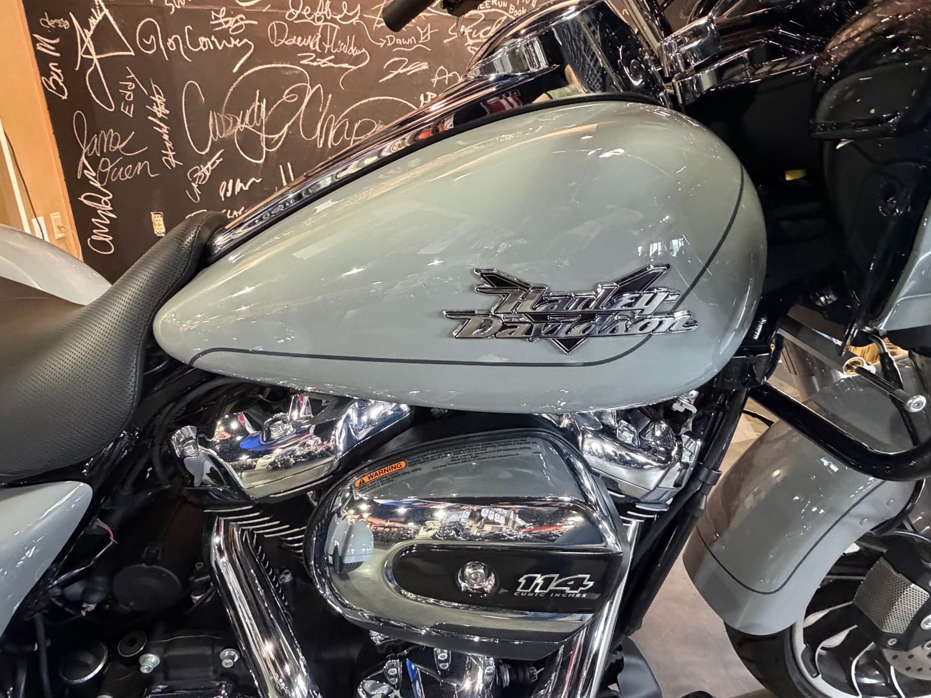 2024 Harley-Davidson Road Glide® 3 6