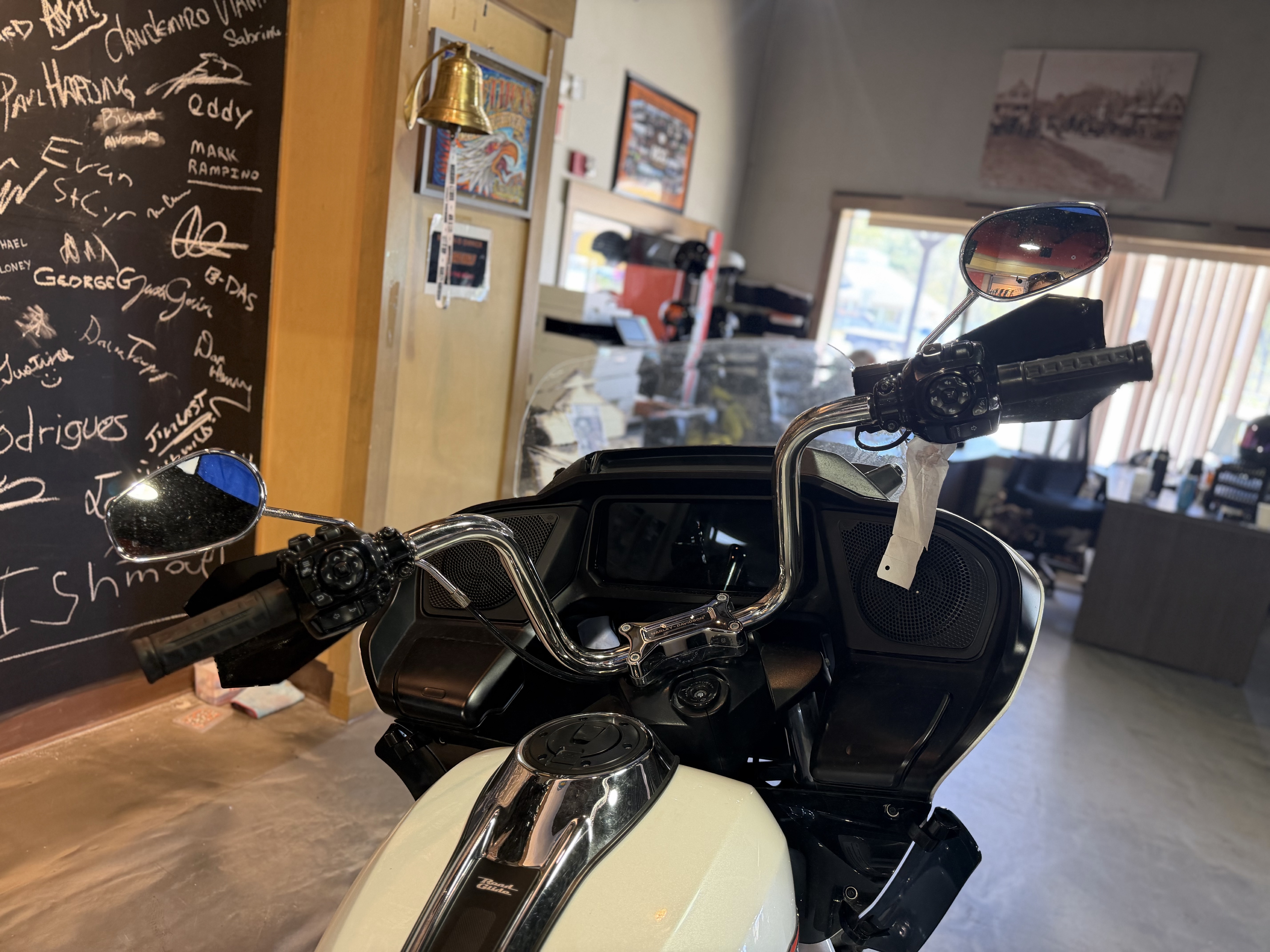2024 Harley-Davidson Road Glide® 8