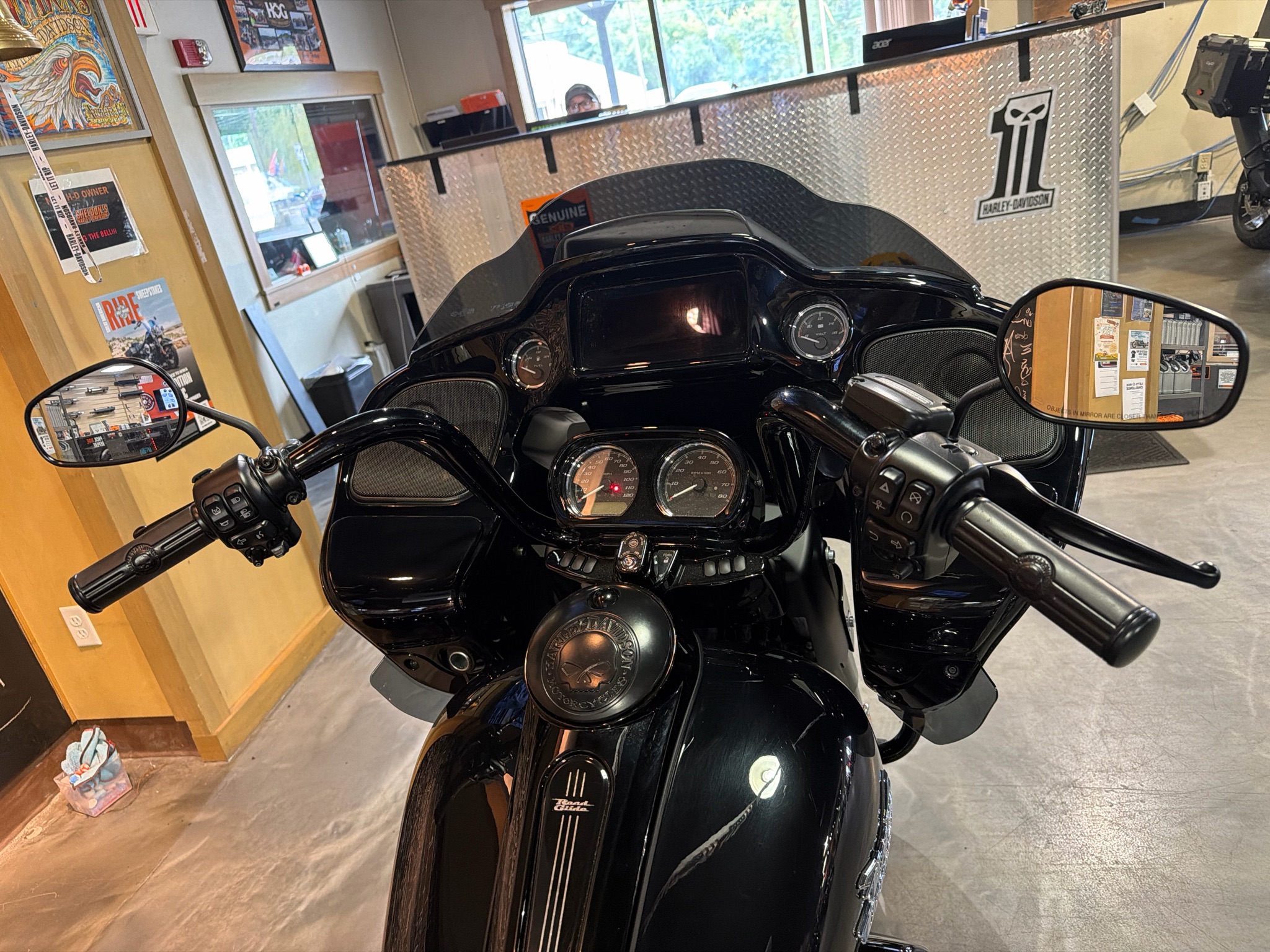 2024 Harley-Davidson Road Glide® 3 7