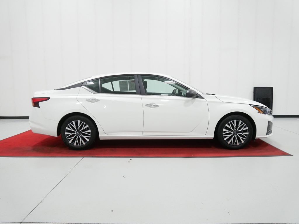 2025 Nissan ALTIMA 2.5 SV in Saint Joseph, Minnesota - Photo 5