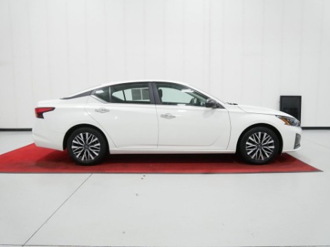 2025 Nissan ALTIMA 2.5 SV in Saint Joseph, Minnesota - Photo 5