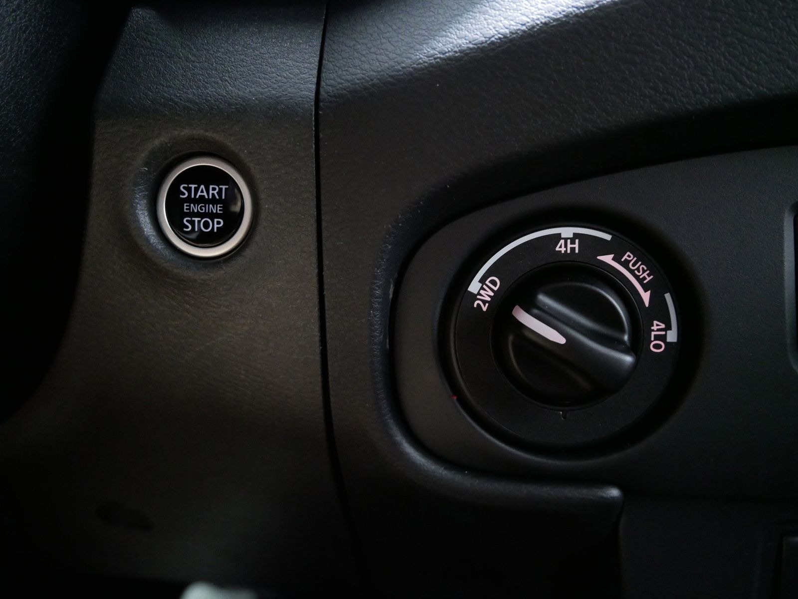 2024 Nissan FRONTIER PRO-4X in Saint Joseph, Minnesota - Photo 32