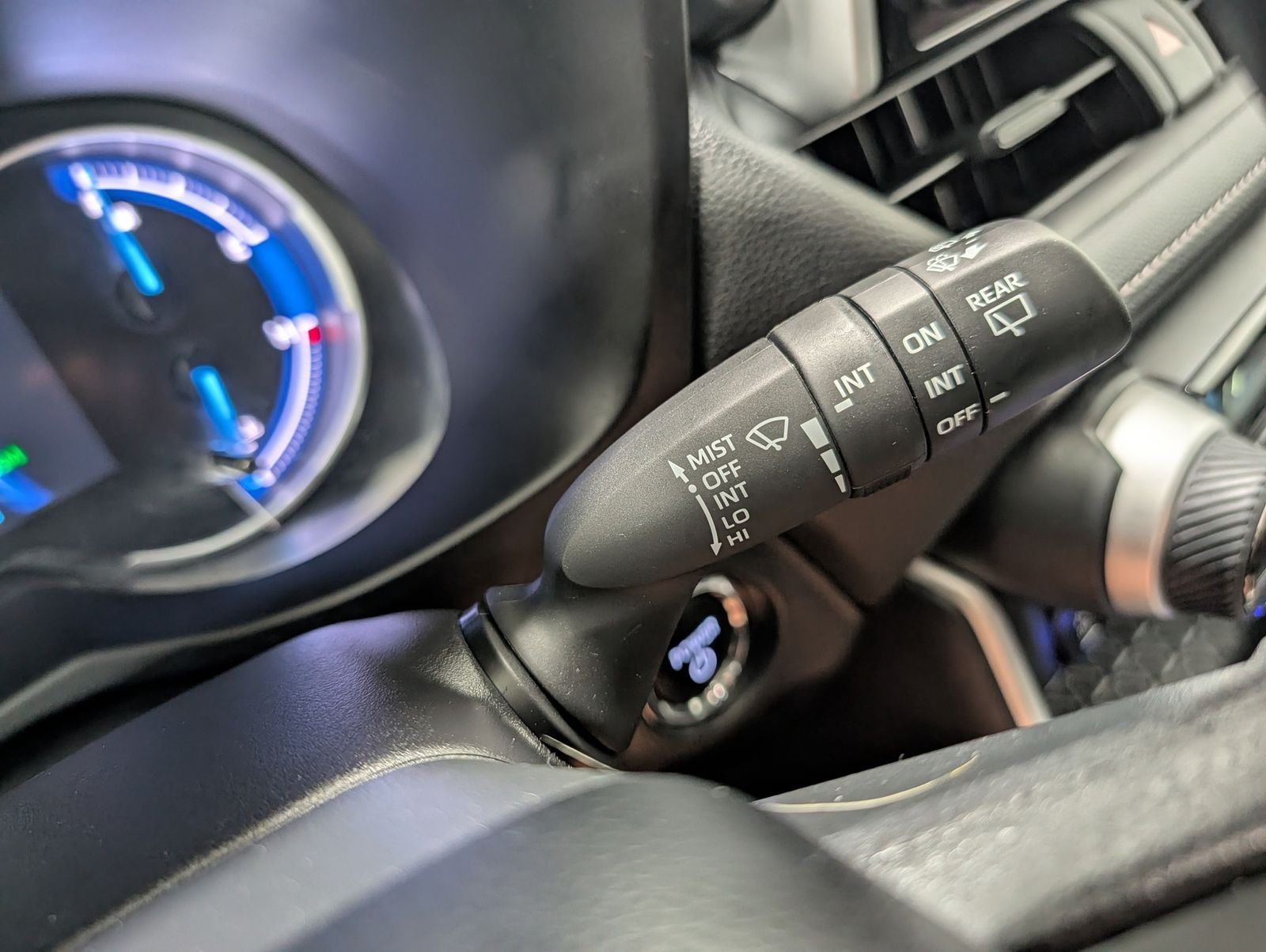 2025 Toyota RAV4 HYBRID XLE in Saint Joseph, Minnesota - Photo 32