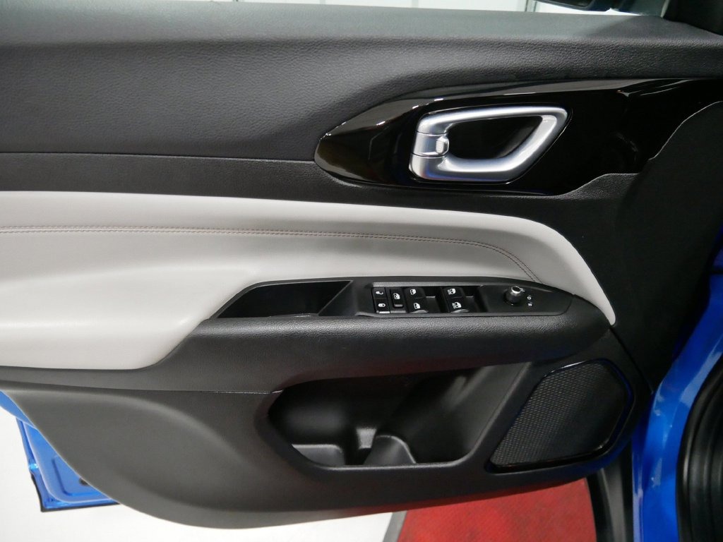 2023 Jeep COMPASS LIMITED in Saint Joseph, Minnesota - Photo 16