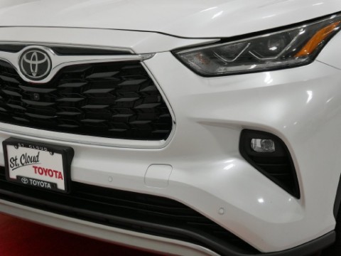 2023 Toyota HIGHTLANDER PLATINUM in Saint Joseph, Minnesota - Photo 13