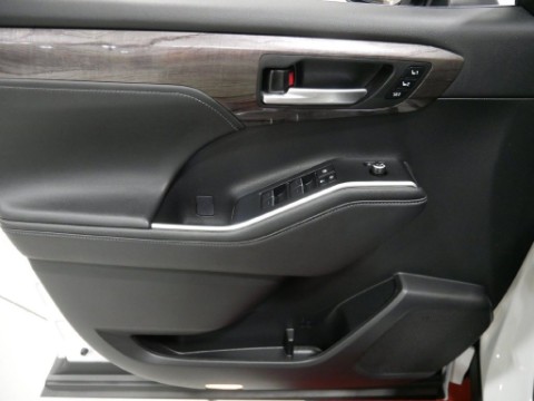 2023 Toyota HIGHTLANDER PLATINUM in Saint Joseph, Minnesota - Photo 16