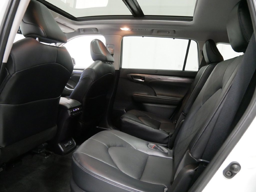 2023 Toyota HIGHTLANDER PLATINUM in Saint Joseph, Minnesota - Photo 19