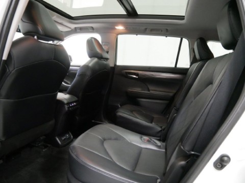 2023 Toyota HIGHTLANDER PLATINUM in Saint Joseph, Minnesota - Photo 19