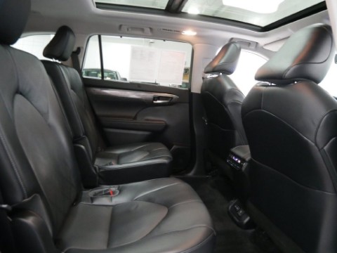 2023 Toyota HIGHTLANDER PLATINUM in Saint Joseph, Minnesota - Photo 23