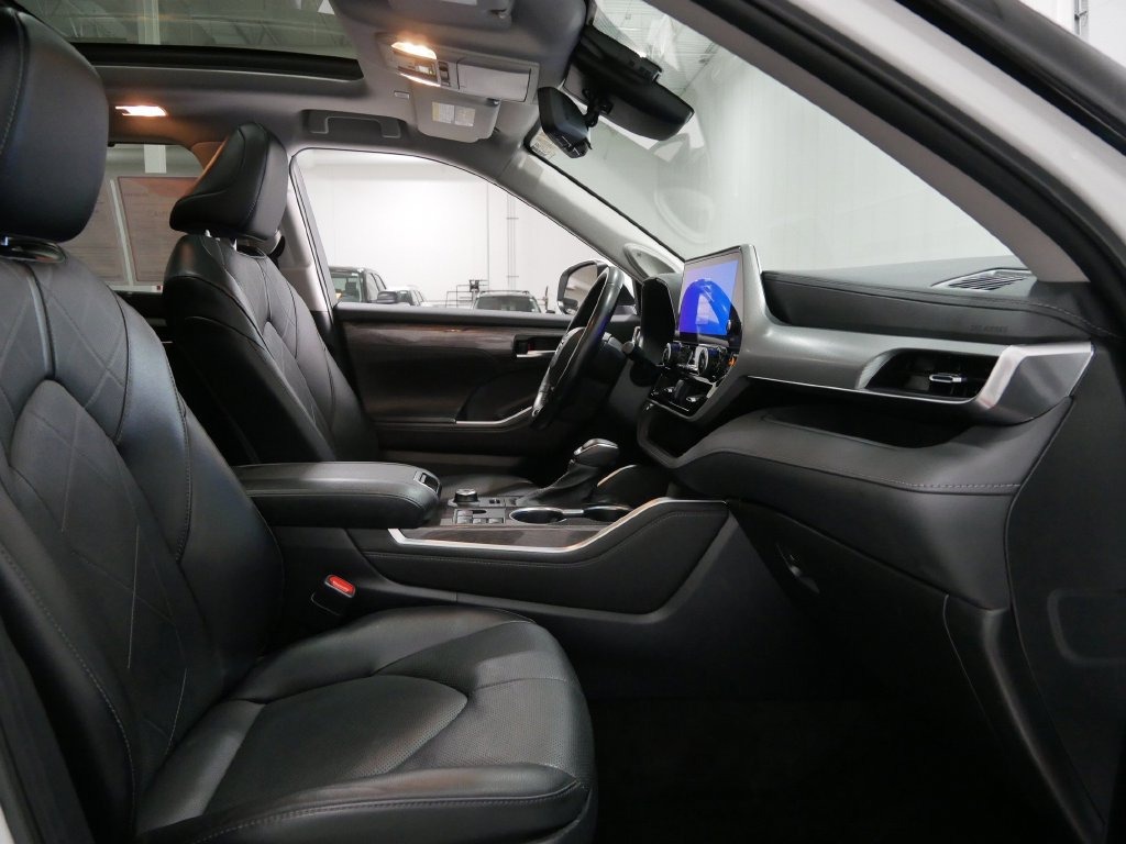 2023 Toyota HIGHTLANDER PLATINUM in Saint Joseph, Minnesota - Photo 25