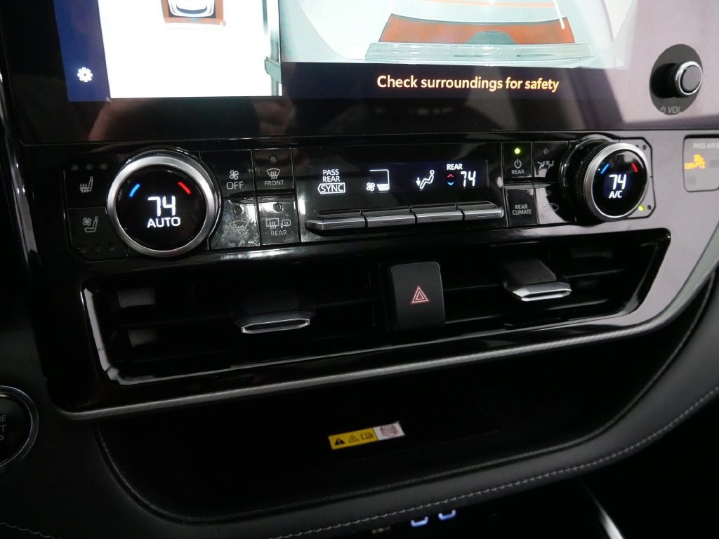 2023 Toyota HIGHTLANDER PLATINUM in Saint Joseph, Minnesota - Photo 35