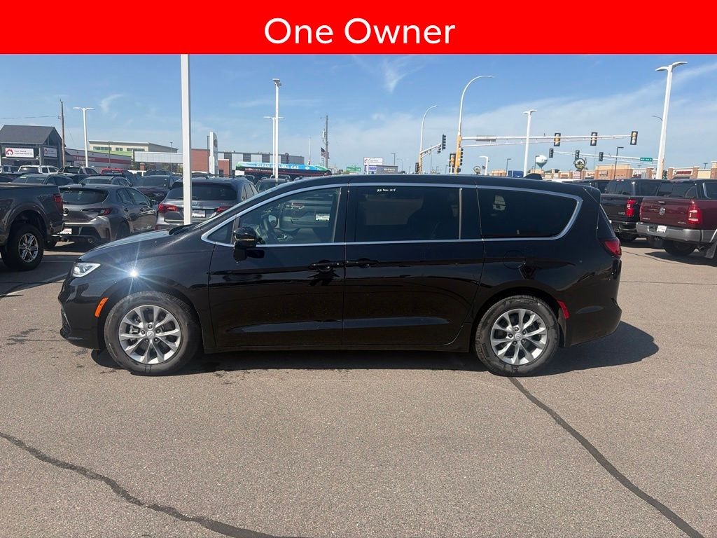 2026 Chrysler PACIFICA LIMITED in Saint Joseph, Minnesota - Photo 2