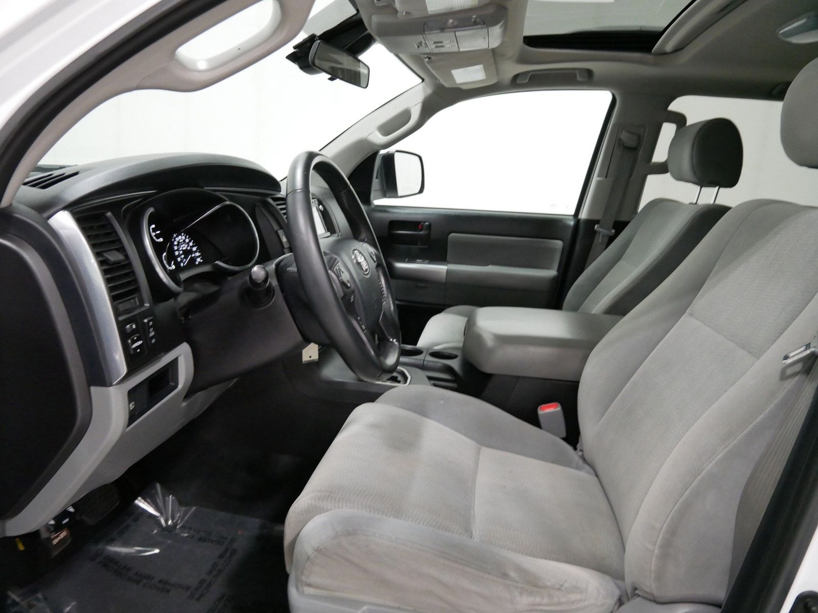 2019 Toyota SEQUOIA SR5 in Saint Joseph, Minnesota - Photo 14