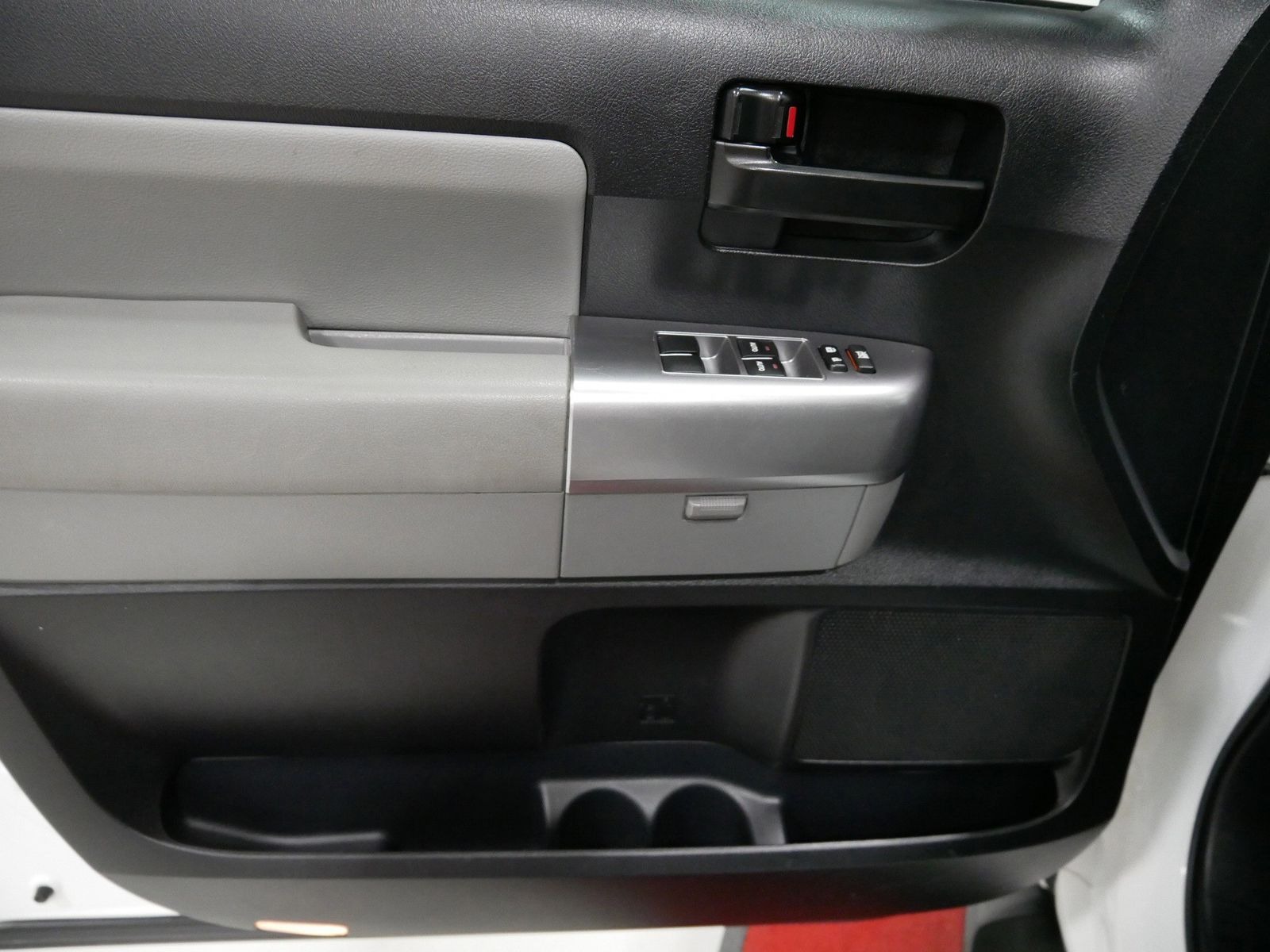 2019 Toyota SEQUOIA SR5 in Saint Joseph, Minnesota - Photo 17