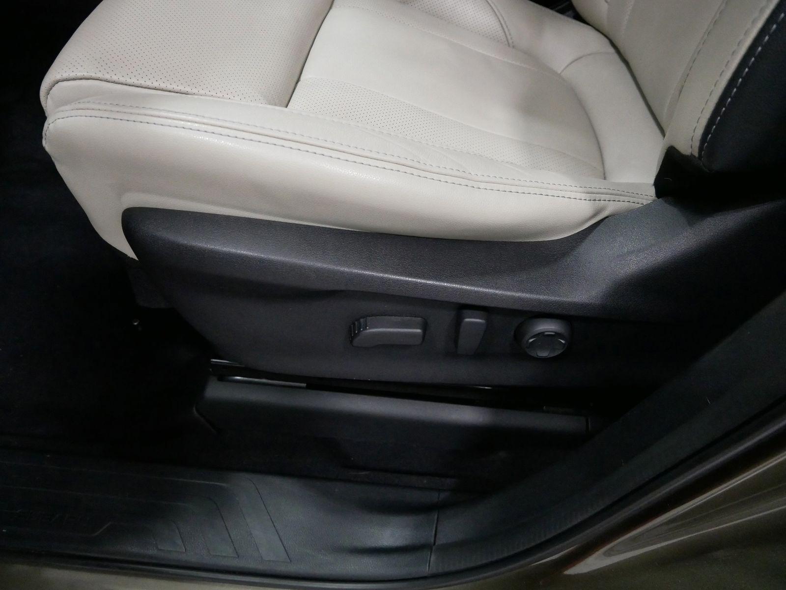2023 Subaru ASCENT LIMITED in Saint Joseph, Minnesota - Photo 15