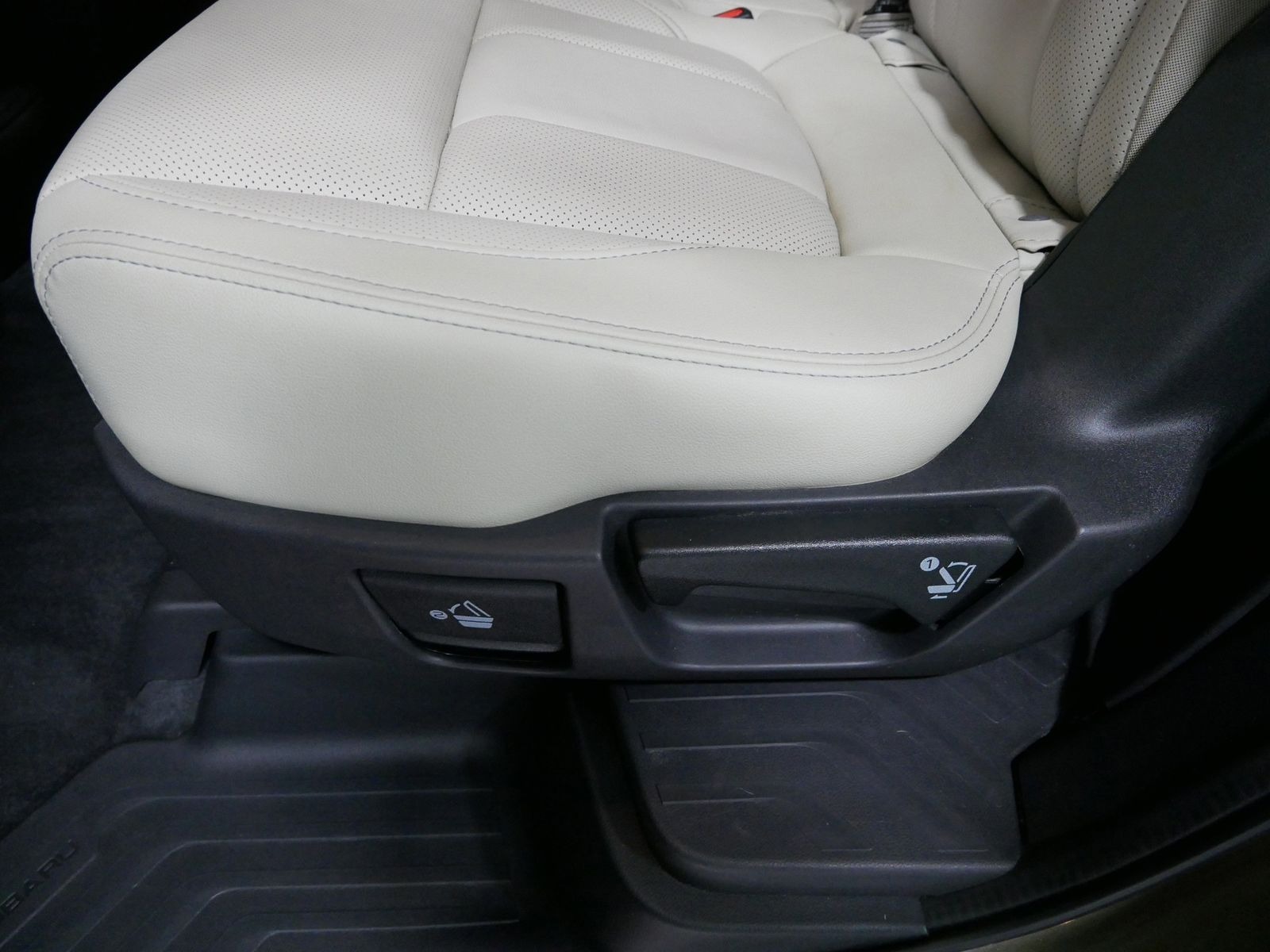 2023 Subaru ASCENT LIMITED in Saint Joseph, Minnesota - Photo 20