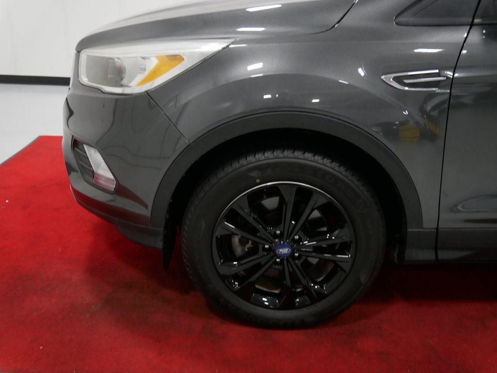 2018 Ford ESCAPE SE in Saint Joseph, Minnesota - Photo 12