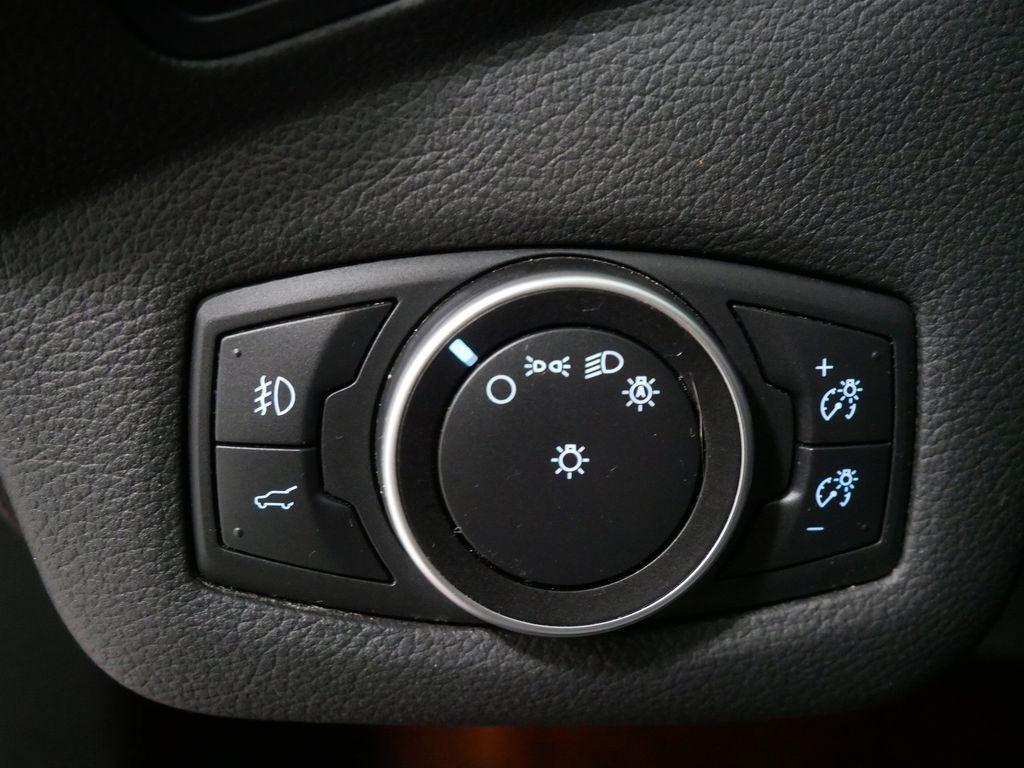 2018 Ford ESCAPE SE in Saint Joseph, Minnesota - Photo 18