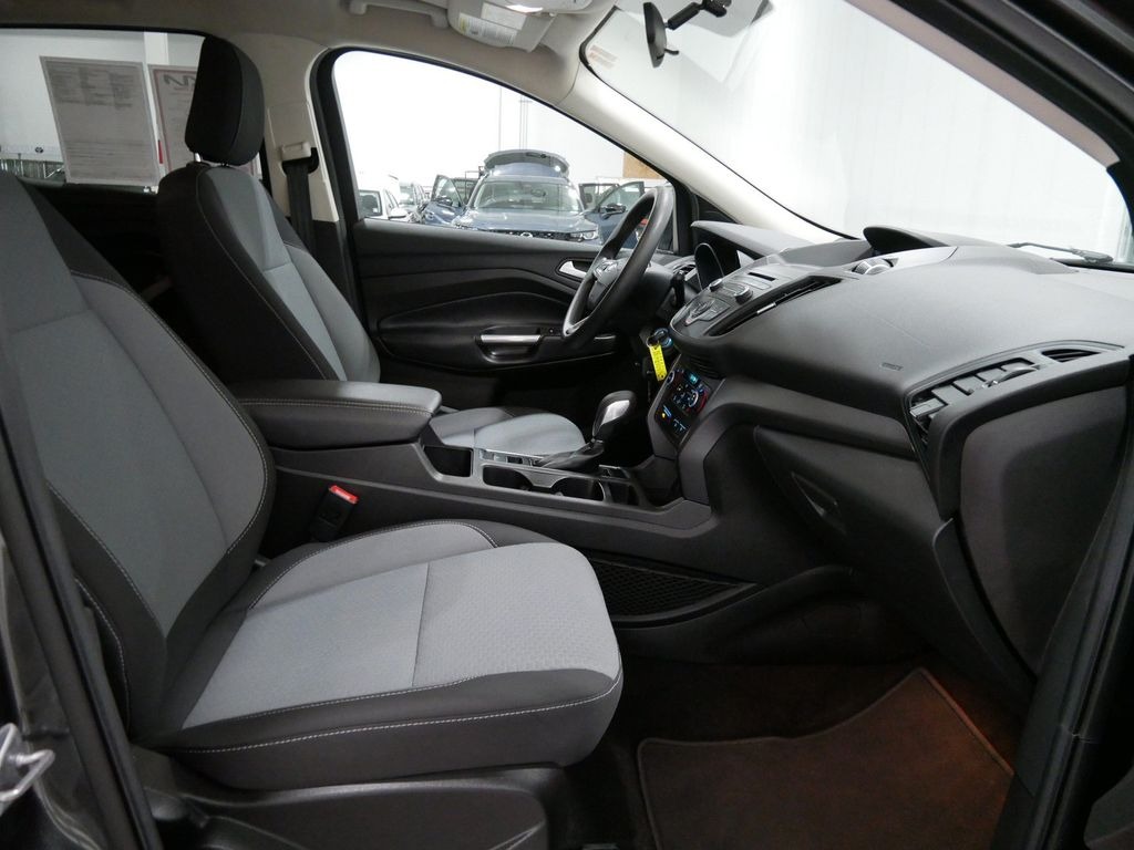 2018 Ford ESCAPE SE in Saint Joseph, Minnesota - Photo 29
