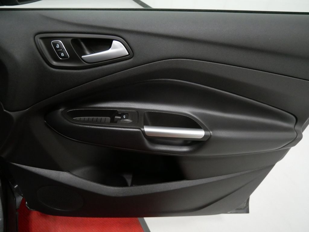 2018 Ford ESCAPE SE in Saint Joseph, Minnesota - Photo 30