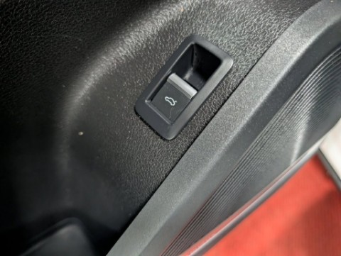 2018 AUDI Q5 2.0T in Saint Joseph, Minnesota - Photo 18