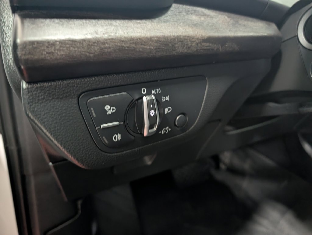 2018 AUDI Q5 2.0T in Saint Joseph, Minnesota - Photo 32