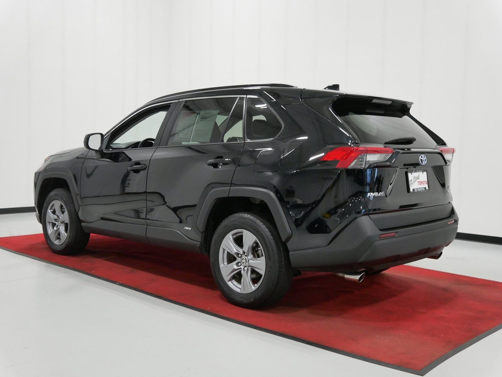 2022 Toyota RAV4 HYBRID LE in Saint Joseph, Minnesota - Photo 10