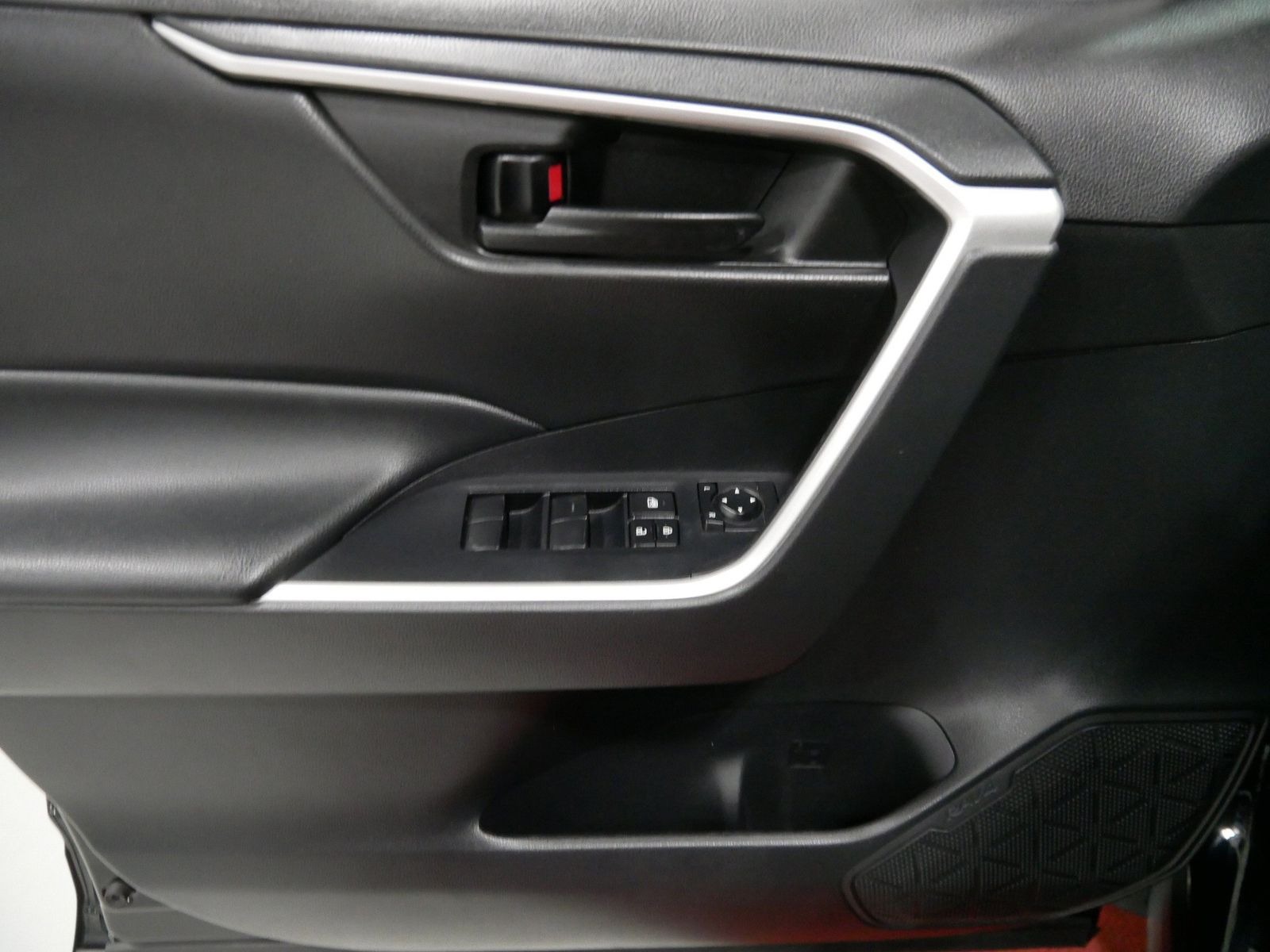 2022 Toyota RAV4 HYBRID LE in Saint Joseph, Minnesota - Photo 16