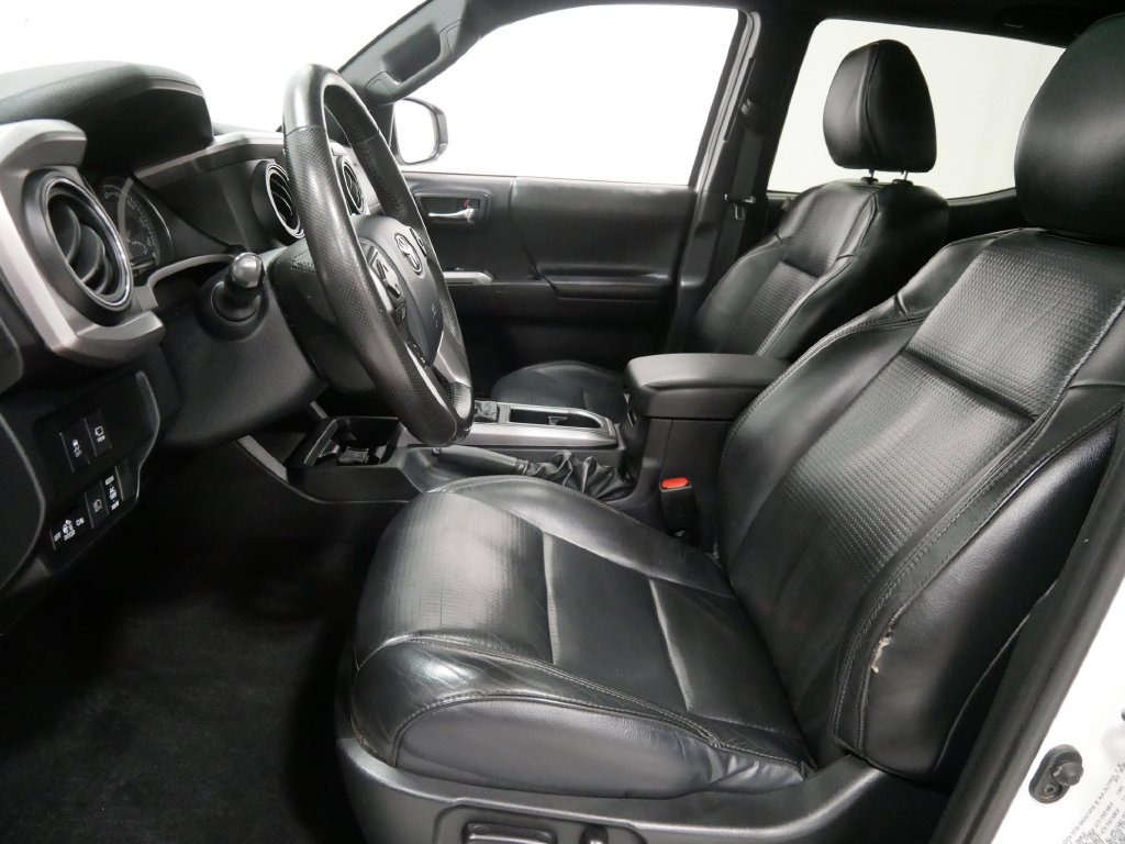 2020 Toyota TACOMA LIMITED 5' BED in Saint Joseph, Minnesota - Photo 14